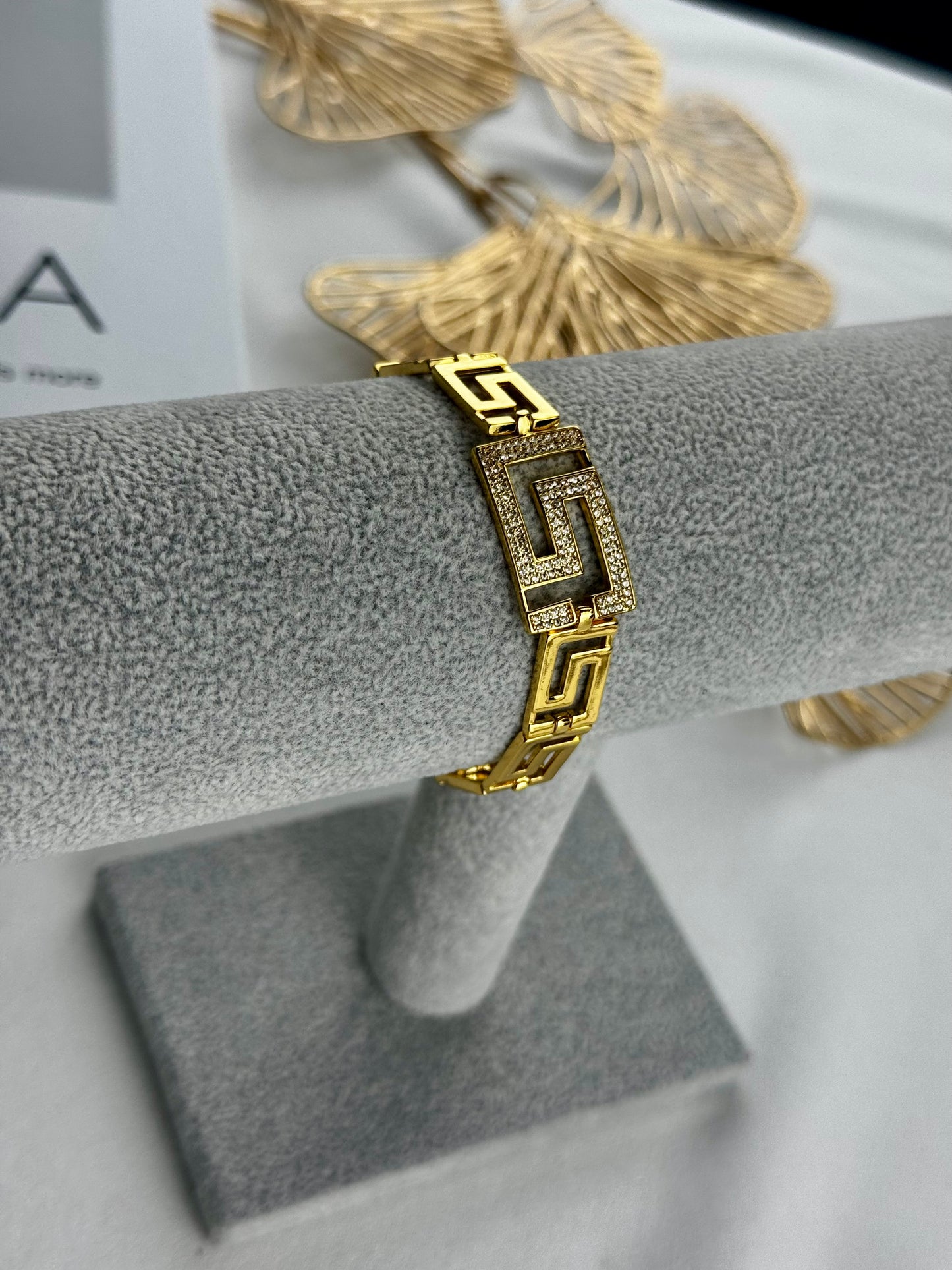 ITALIAN GOLD BRACELET.