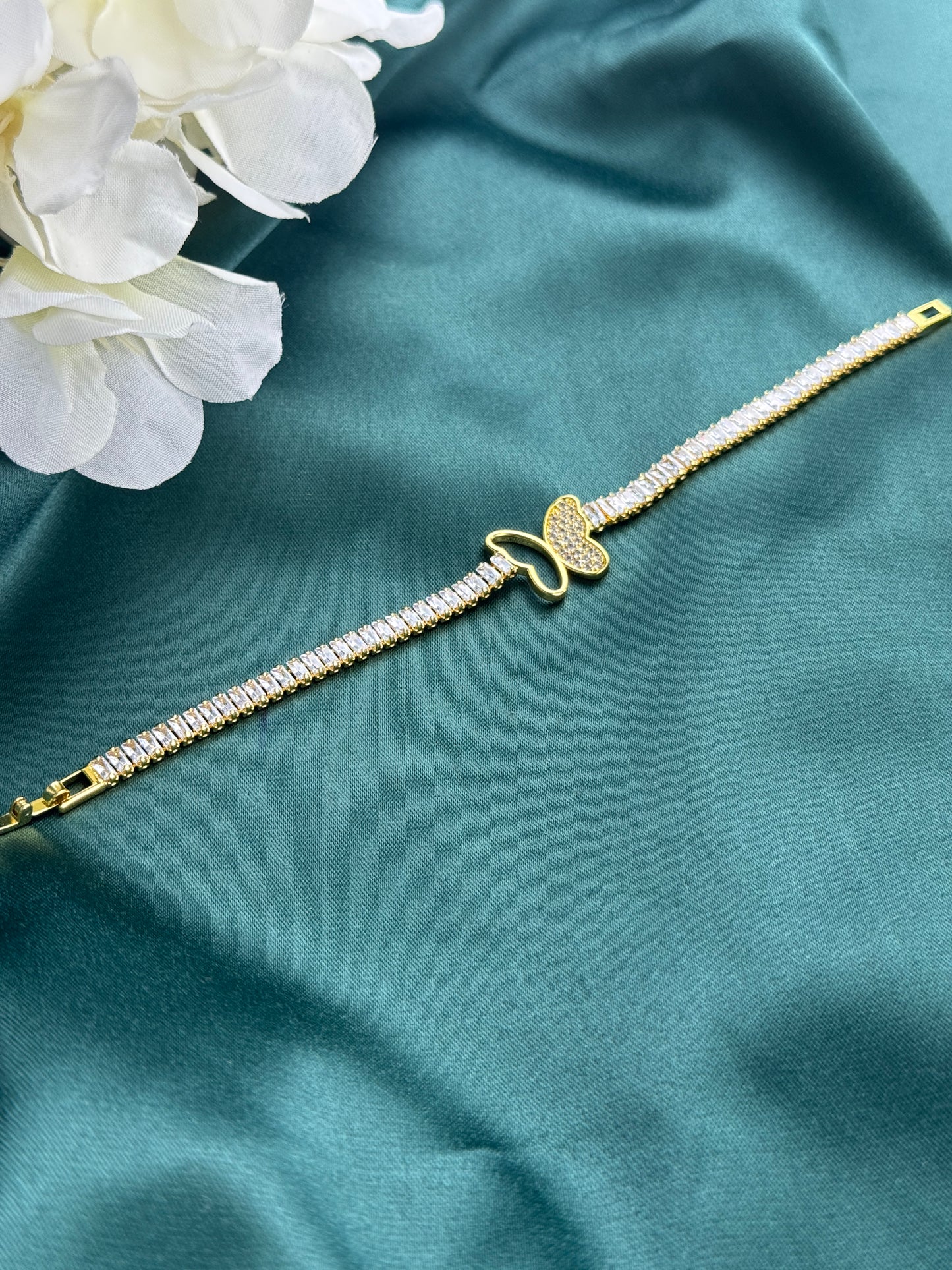 ITALIAN GOLD BRACELET.