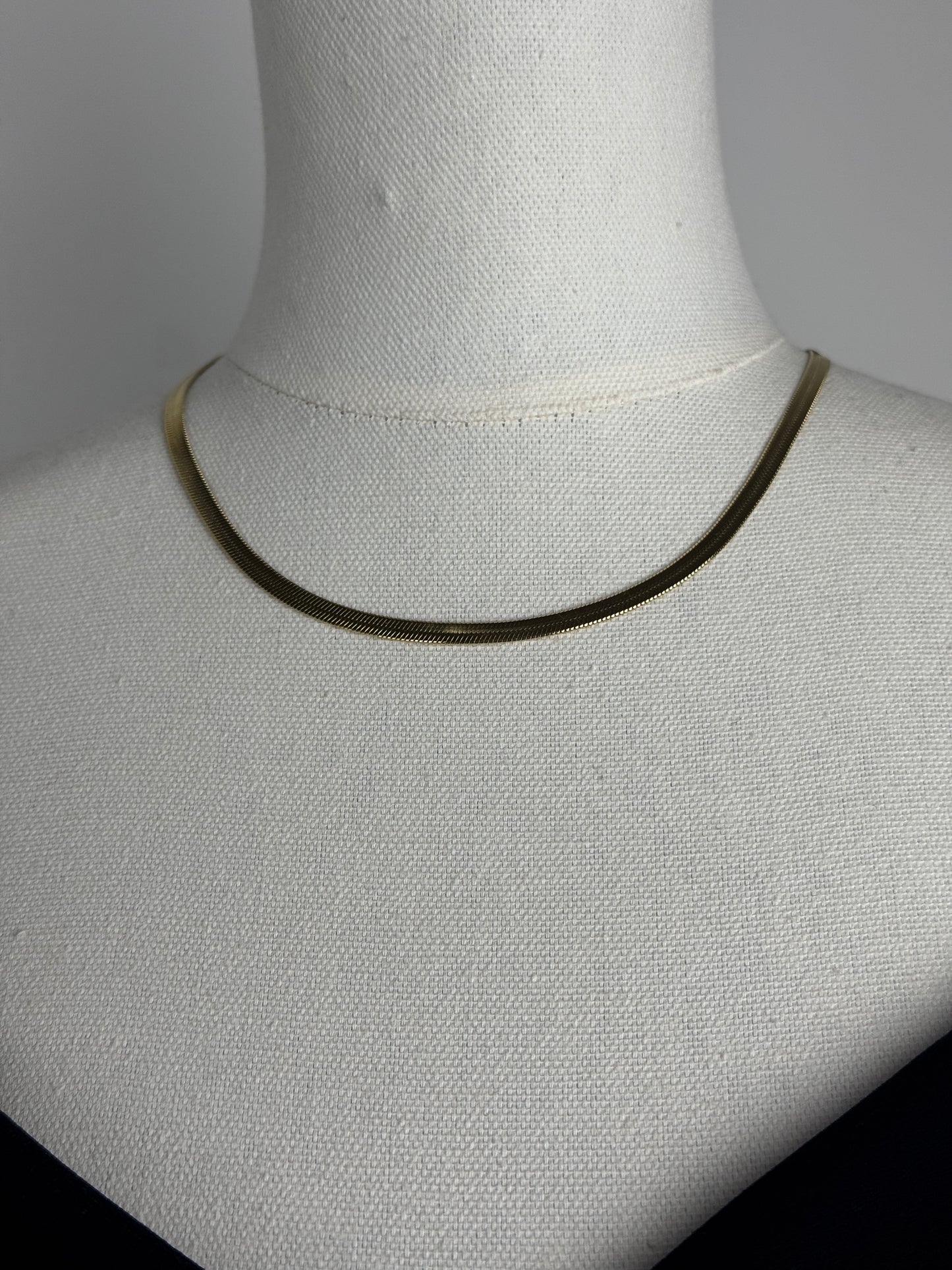 ITALIAN GOLD NECKLACE.