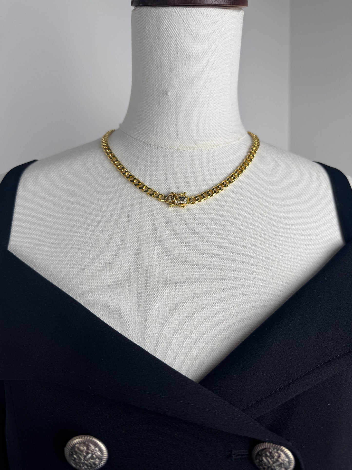 ITALIAN GOLD NECKLACE.
