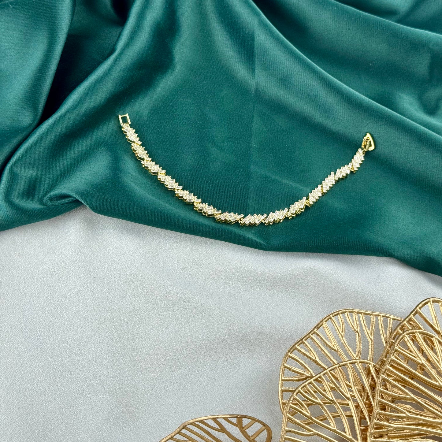 ITALIAN GOLD BRACELET.
