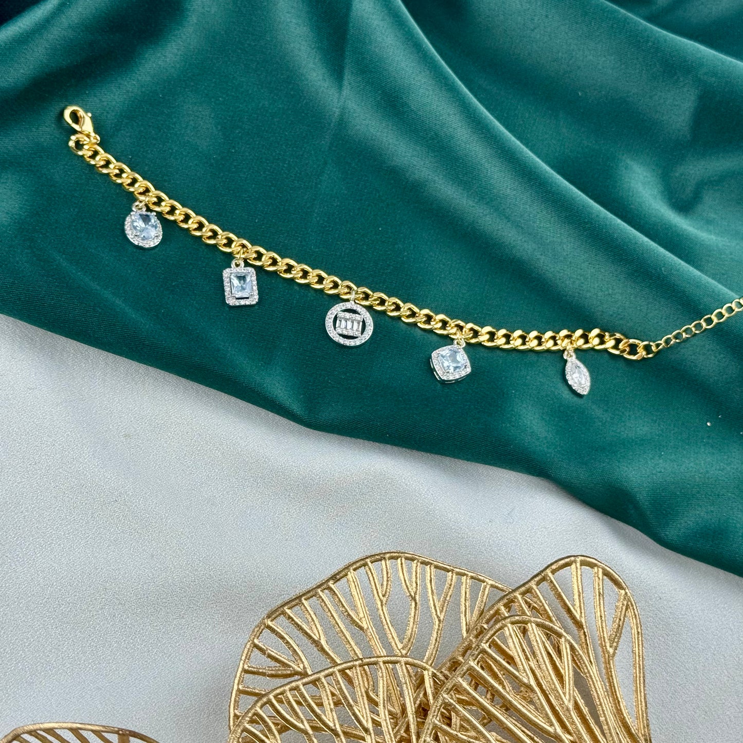 ITALIAN GOLD BRACELET.