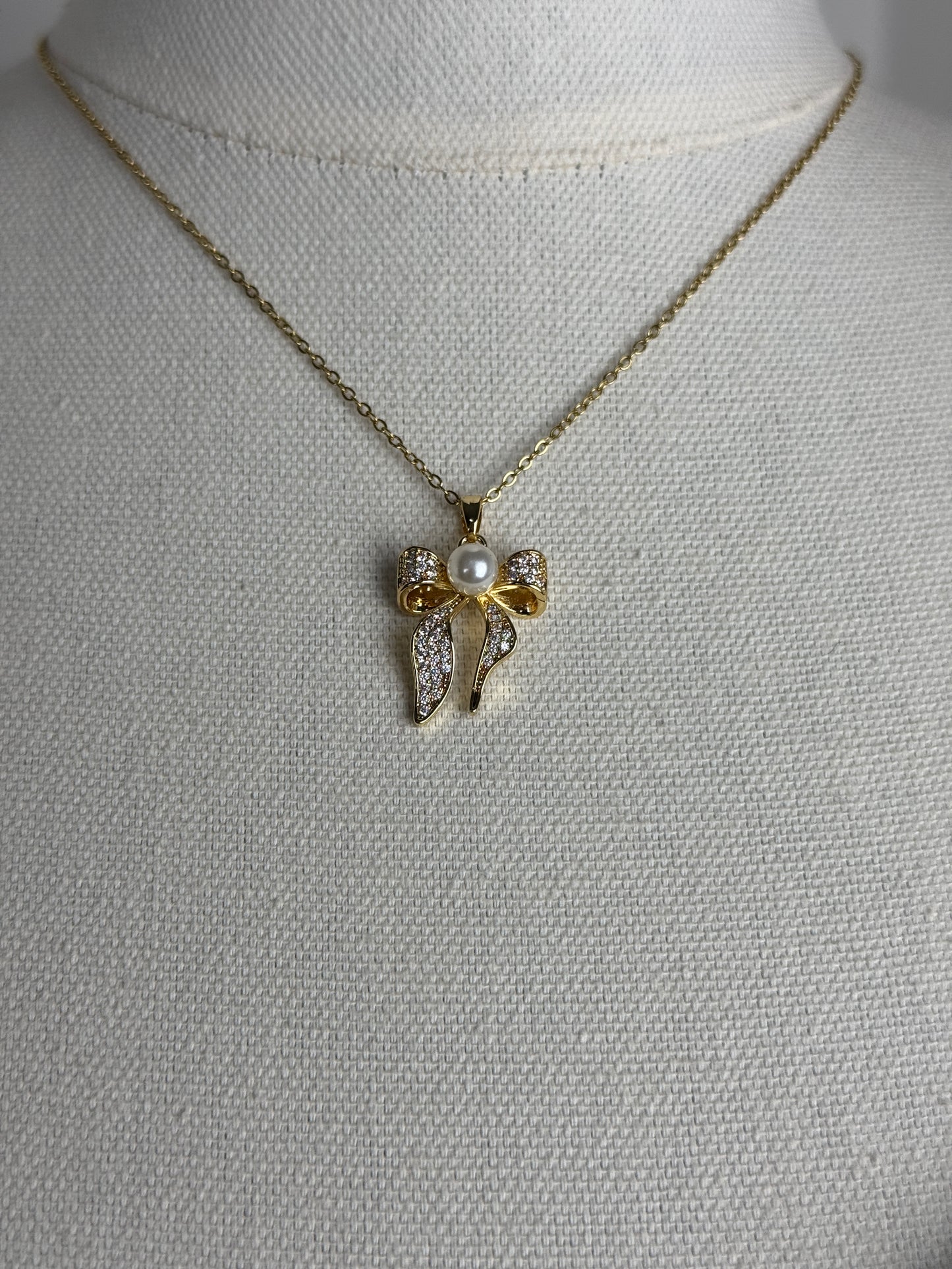 ITALIAN GOLD NECKLACE.