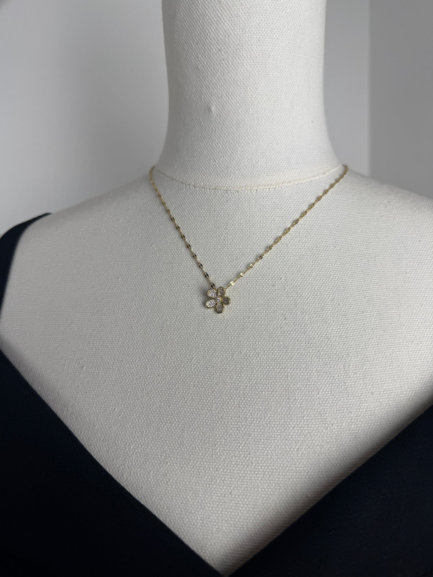 ITALIAN GOLD NECKLACE.