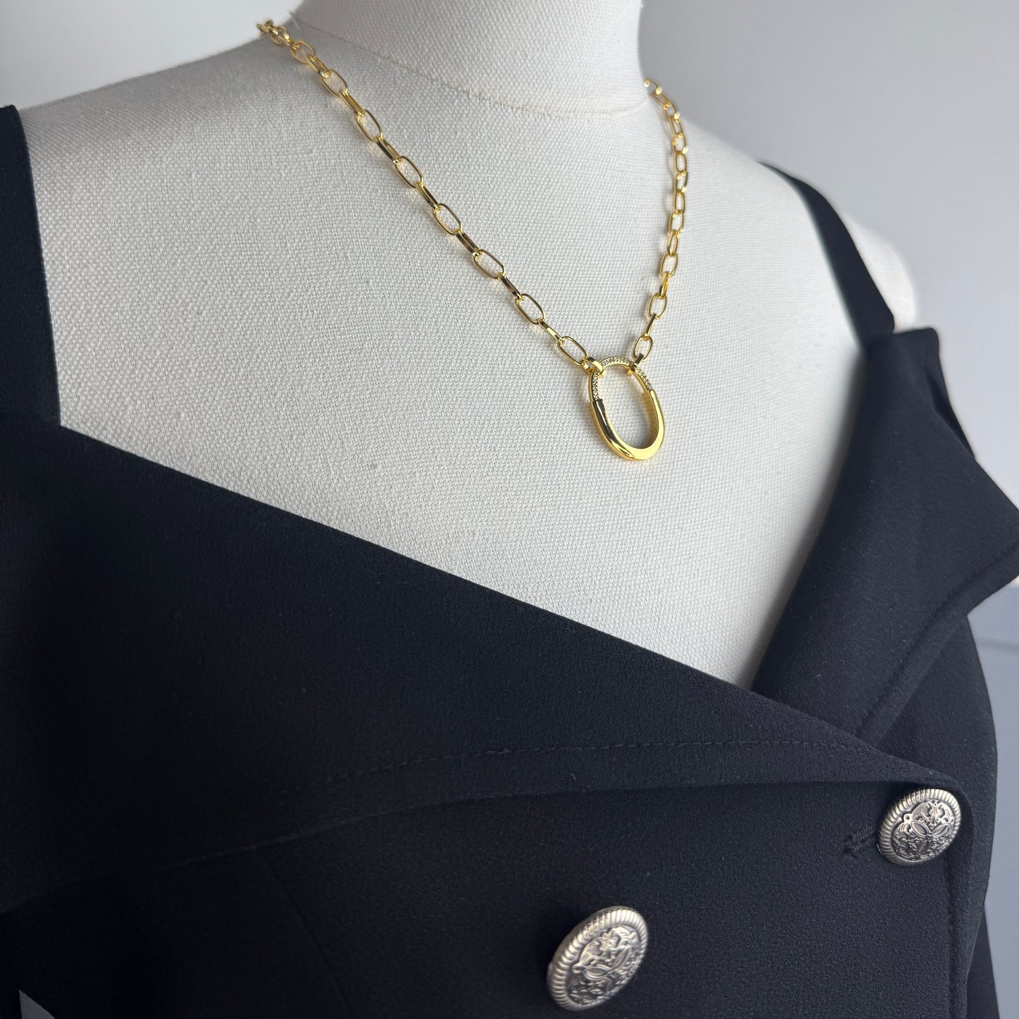 ITALIAN GOLD NECKLACE.