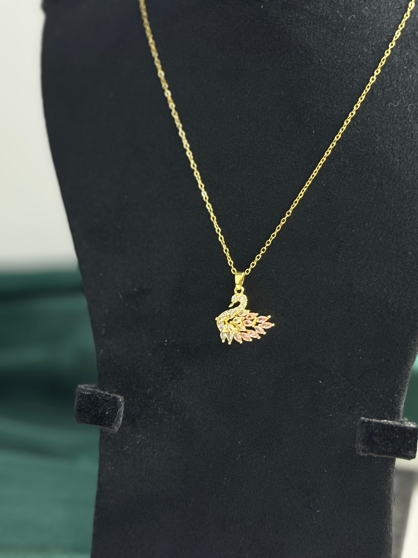 ITALIAN GOLD NECKLACE.