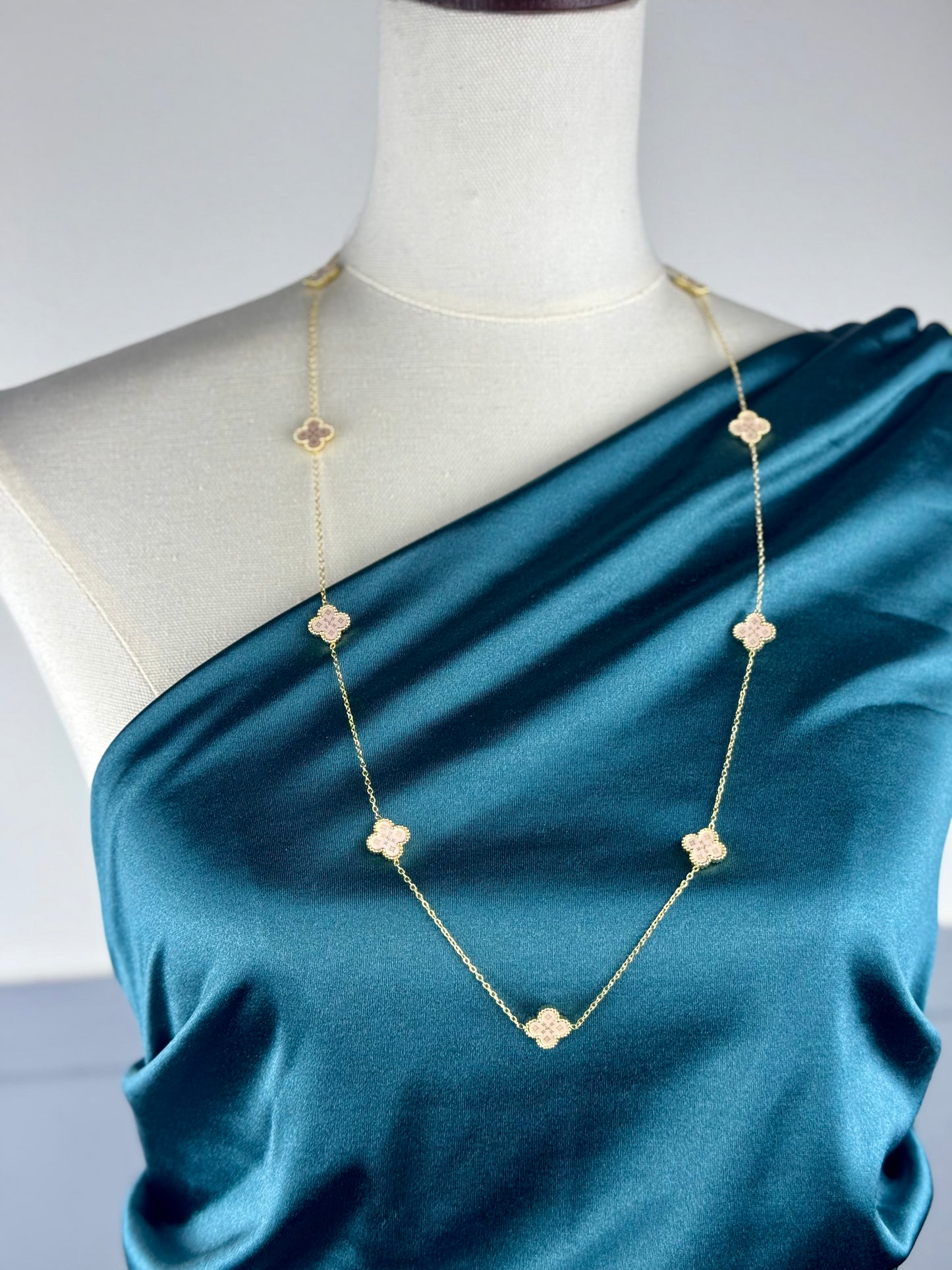 ITALIAN GOLD NECKLACE.