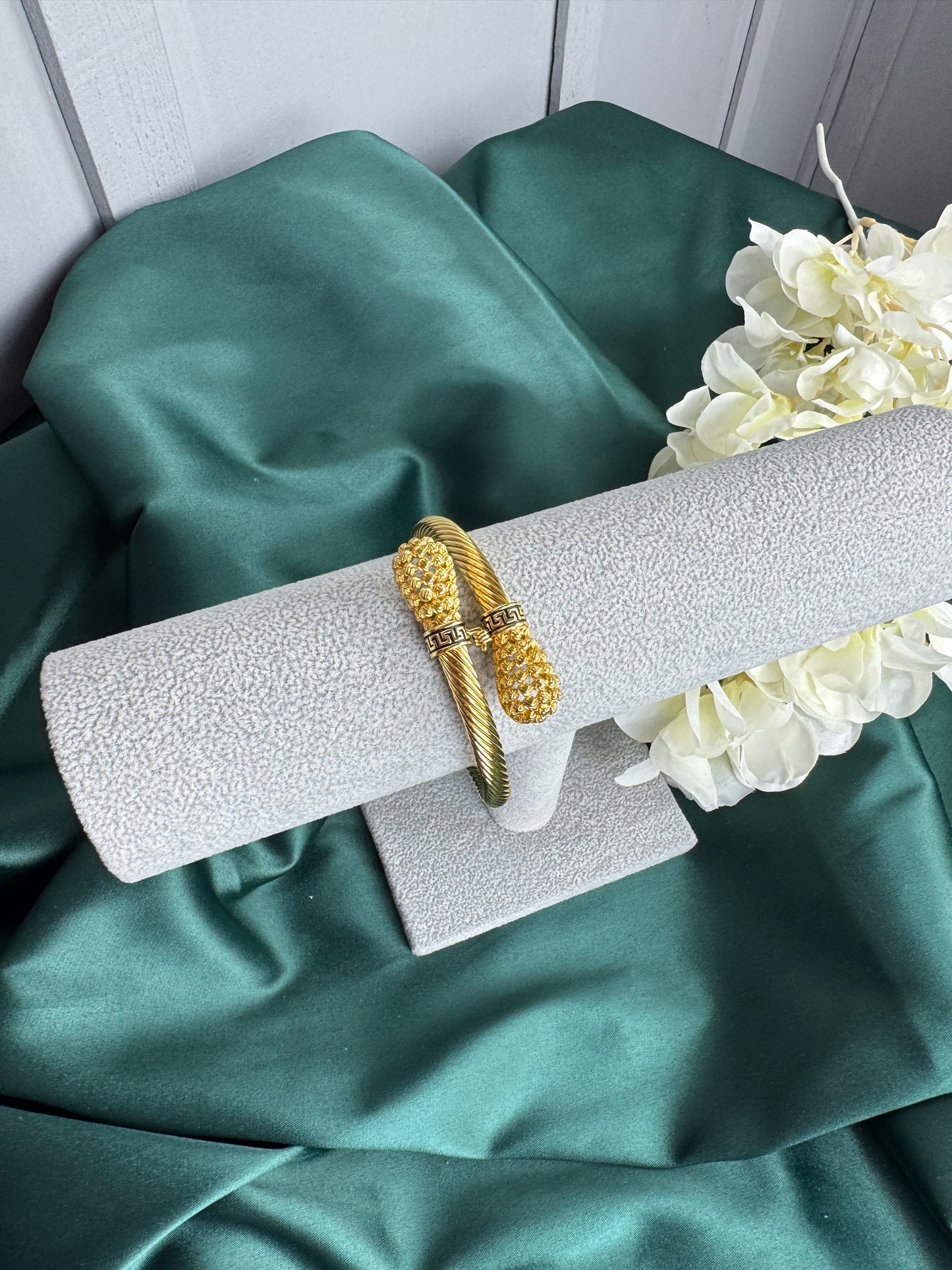 ITALIAN GOLD BANGLE BRACELET