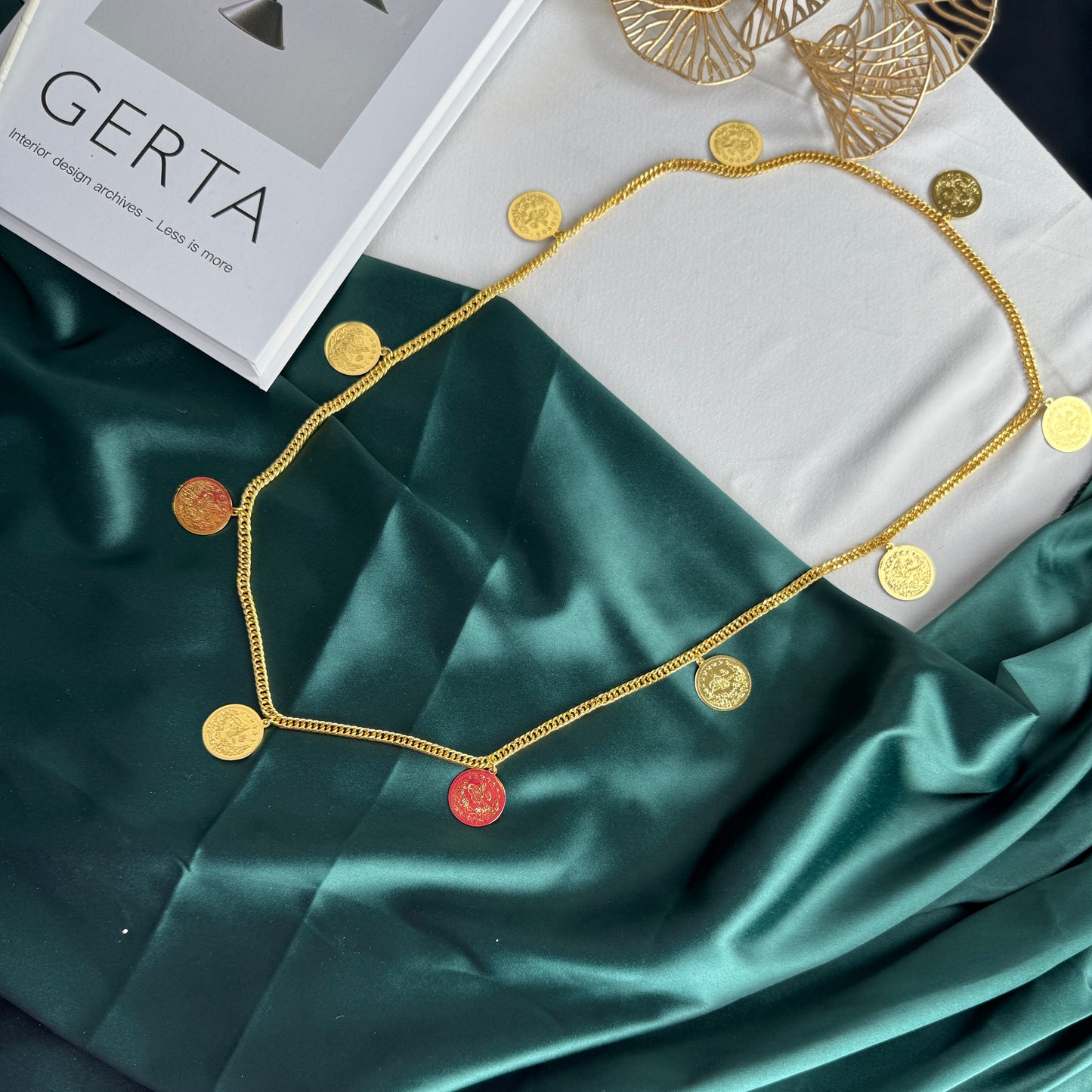 ITALIAN GOLD NECKLACE.