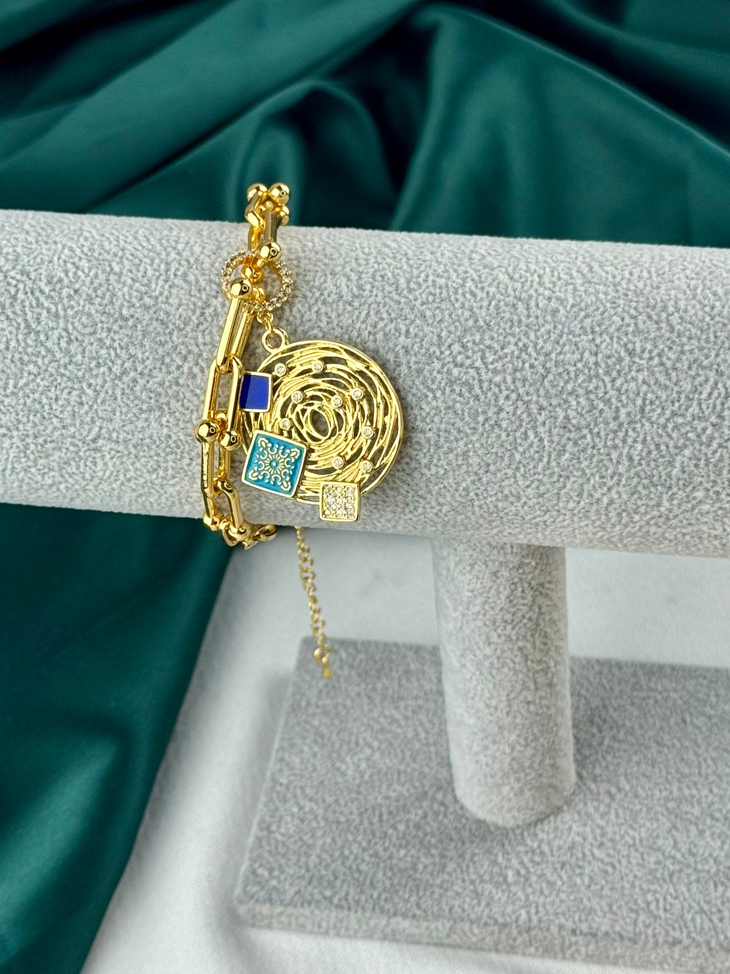 ITALIAN GOLD BRACELET.