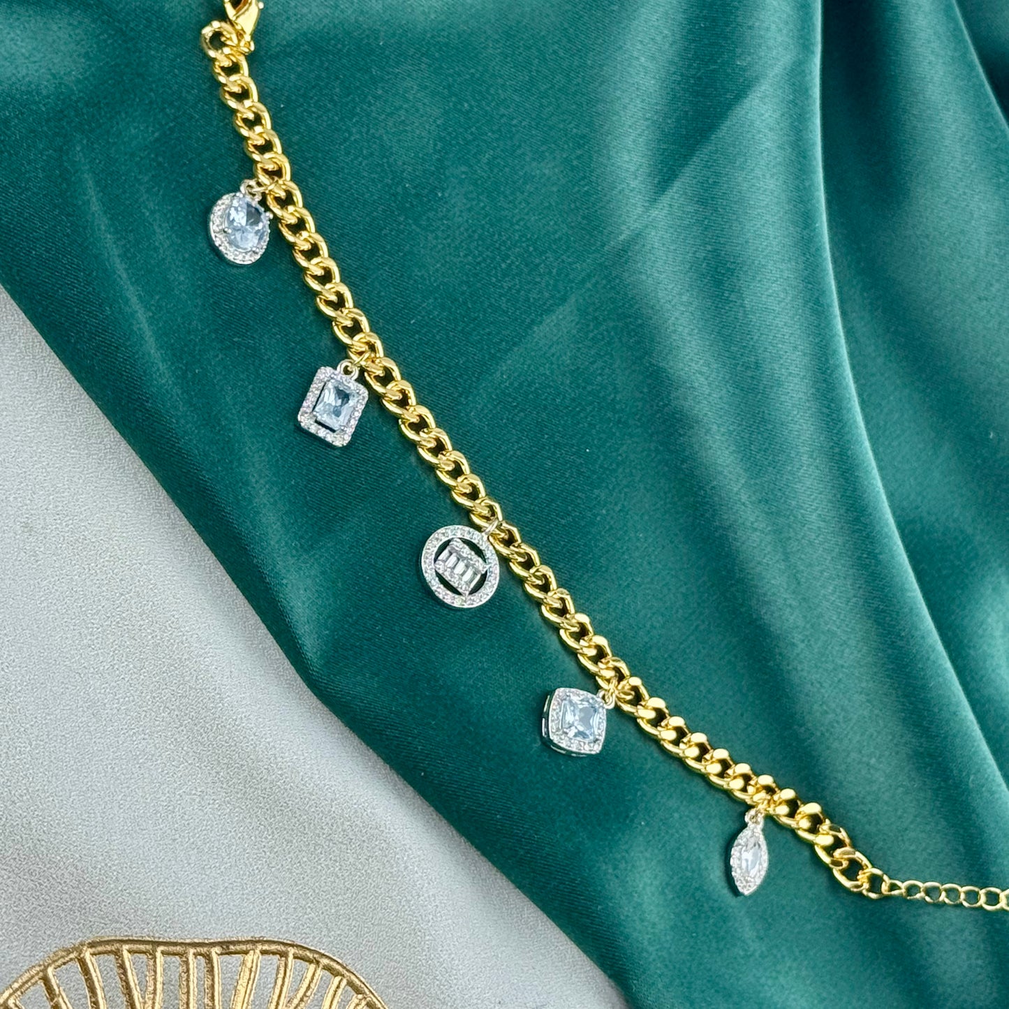 ITALIAN GOLD BRACELET.