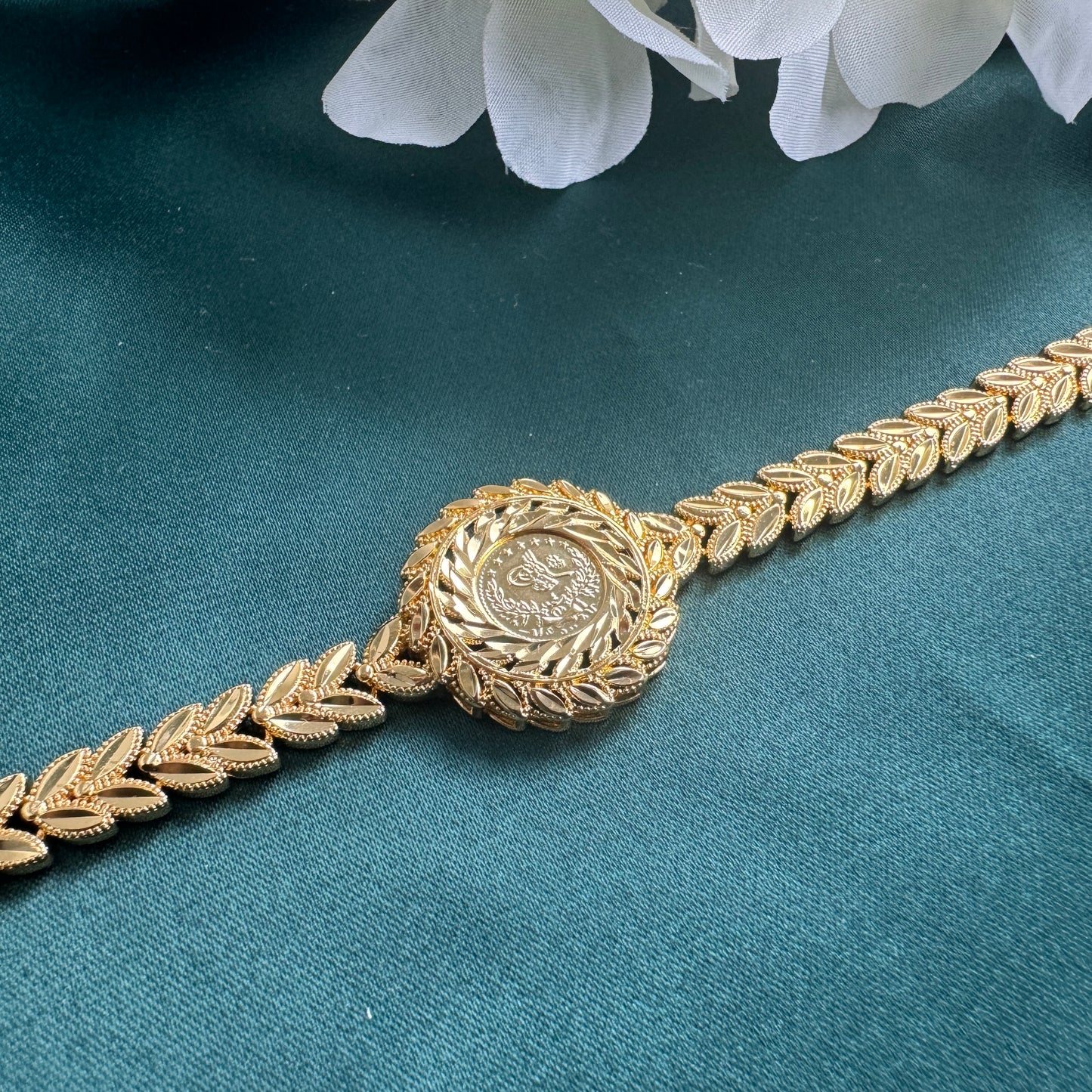ITALIAN GOLD BRACELET.