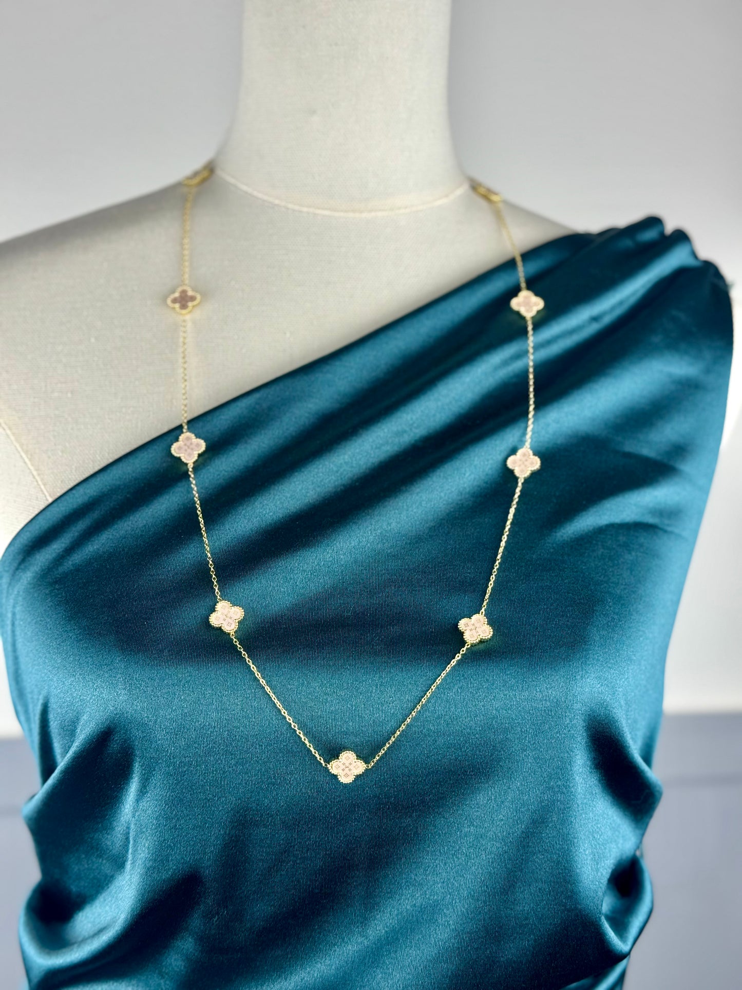 ITALIAN GOLD NECKLACE.
