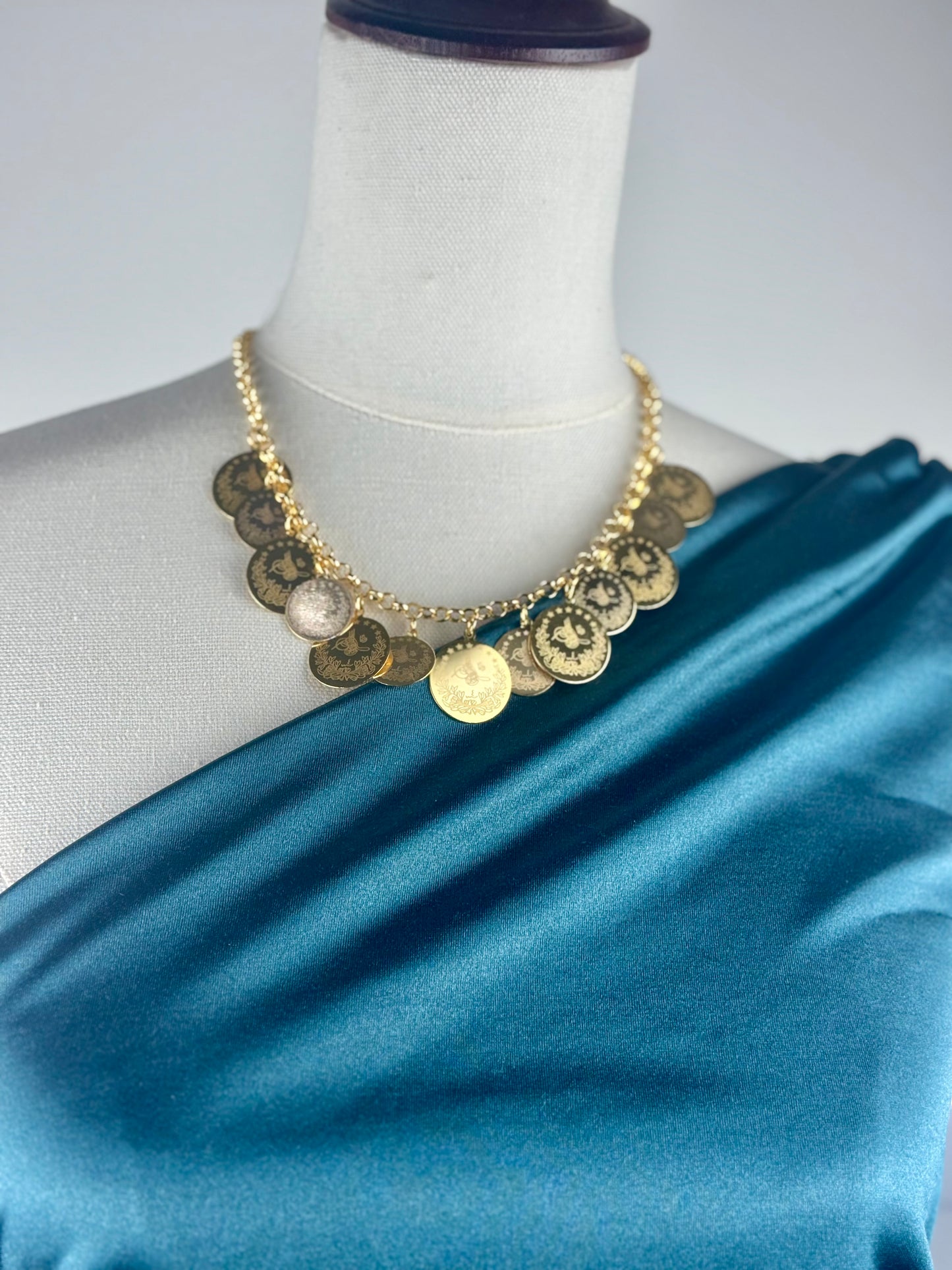 ITALIAN GOLD NECKLACE.