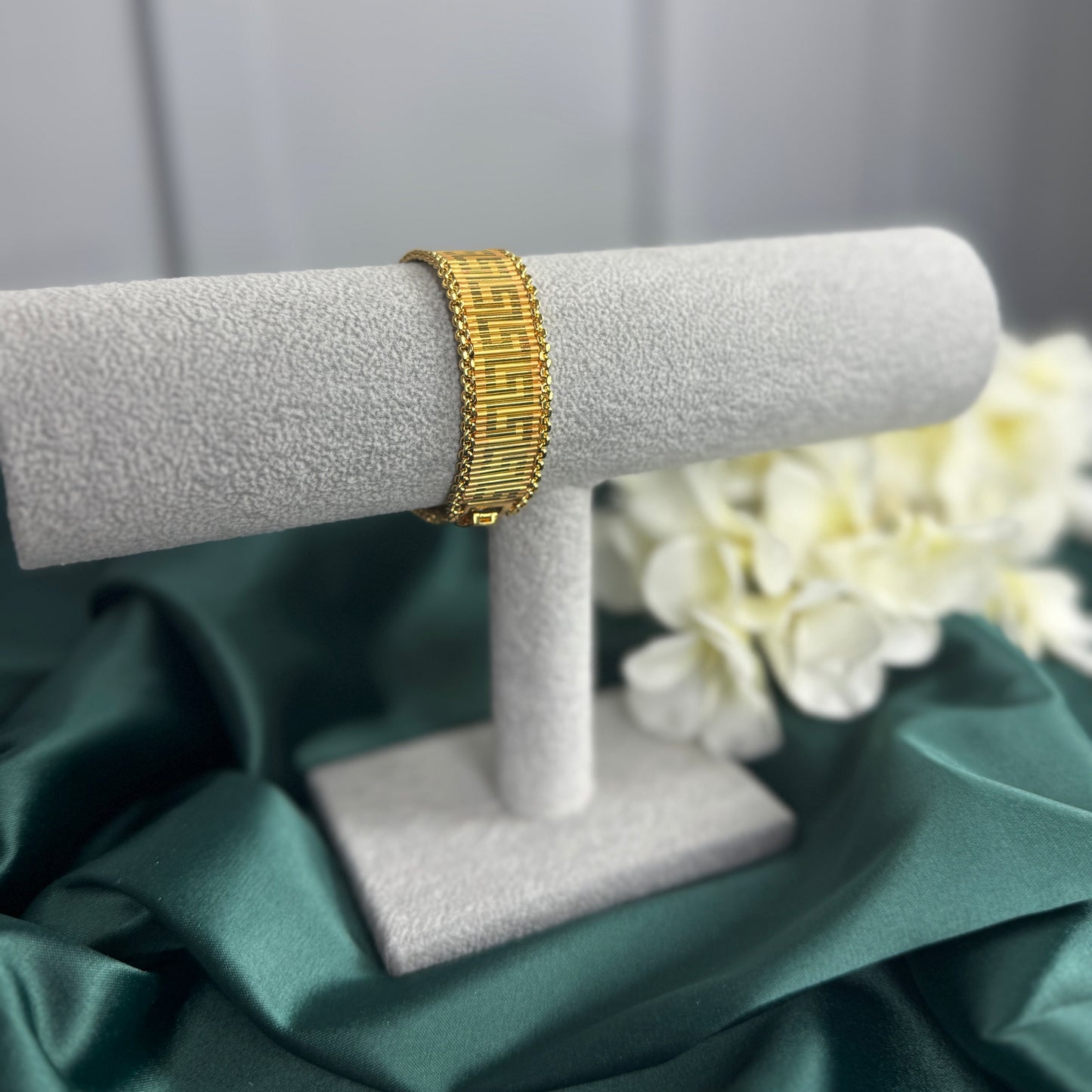 ITALIAN GOLD BRACELET.
