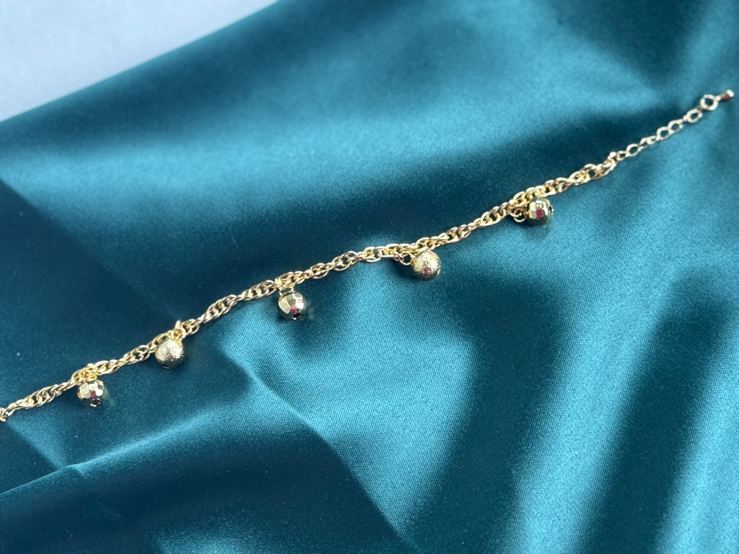ITALIAN GOLD BRACELET.