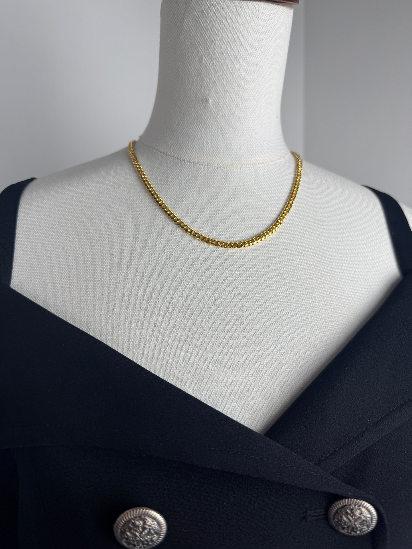 ITALIAN GOLD NECKLACE.