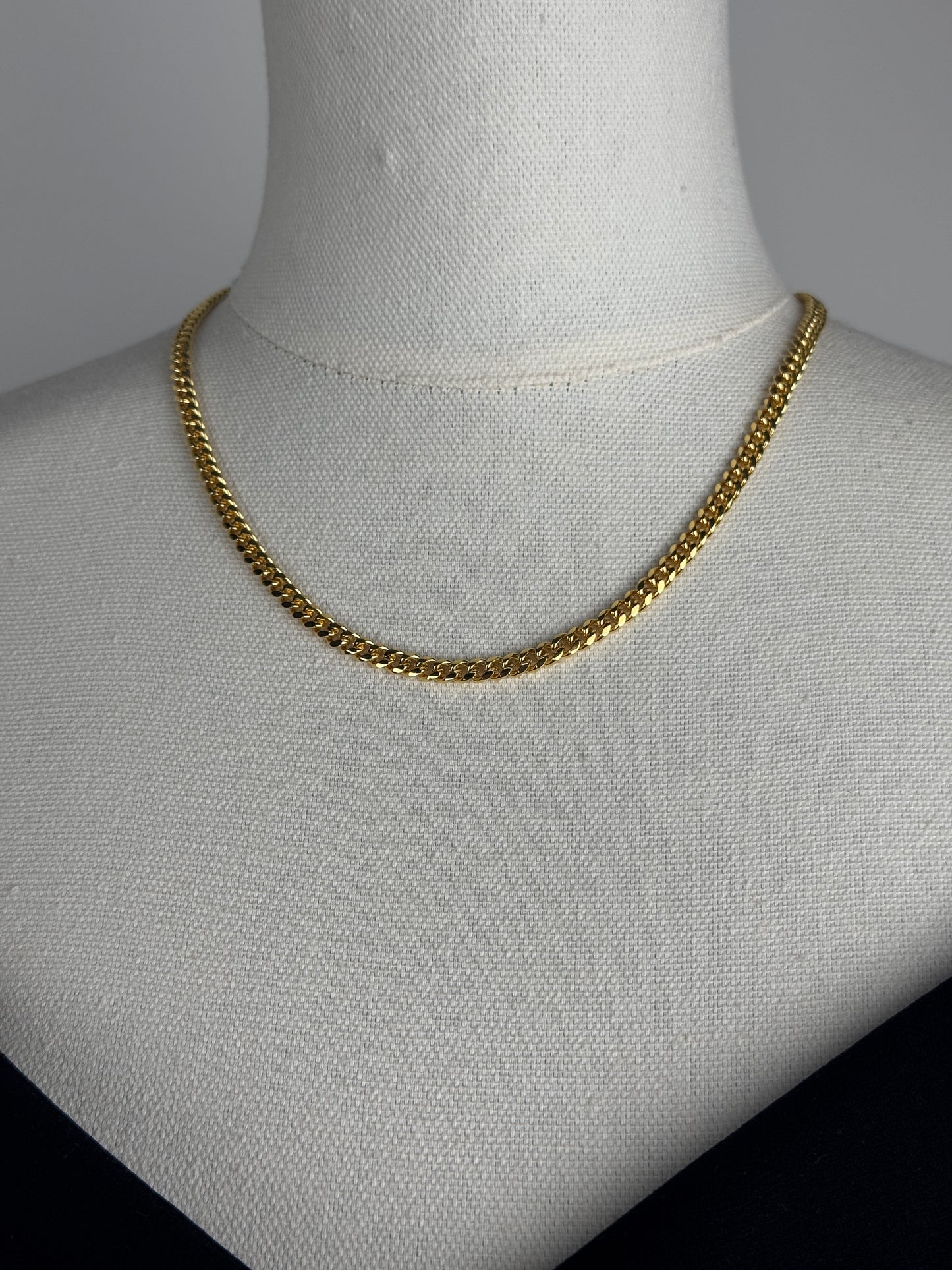 ITALIAN GOLD NECKLACE.