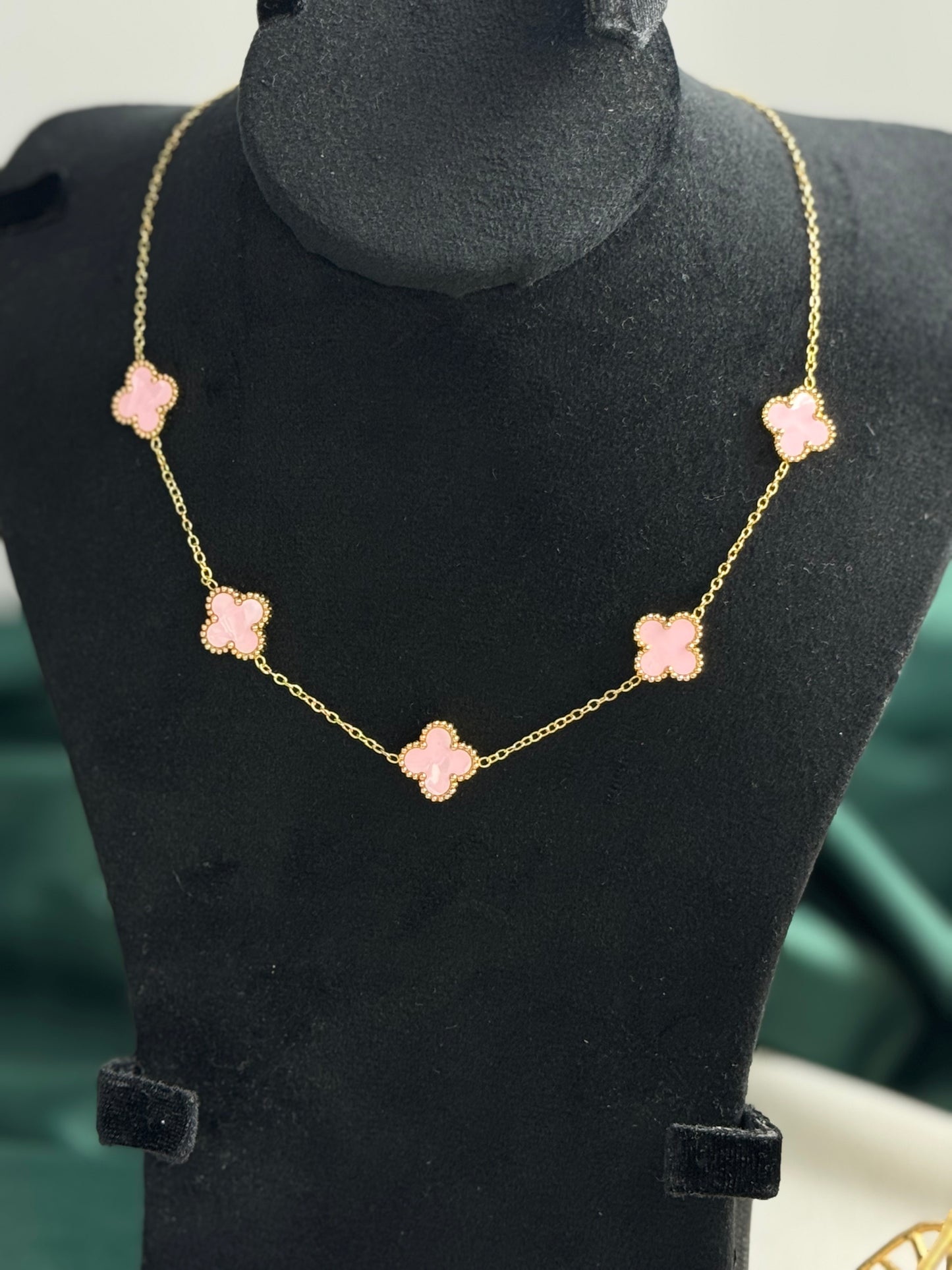 ITALIAN GOLD NECKLACE.