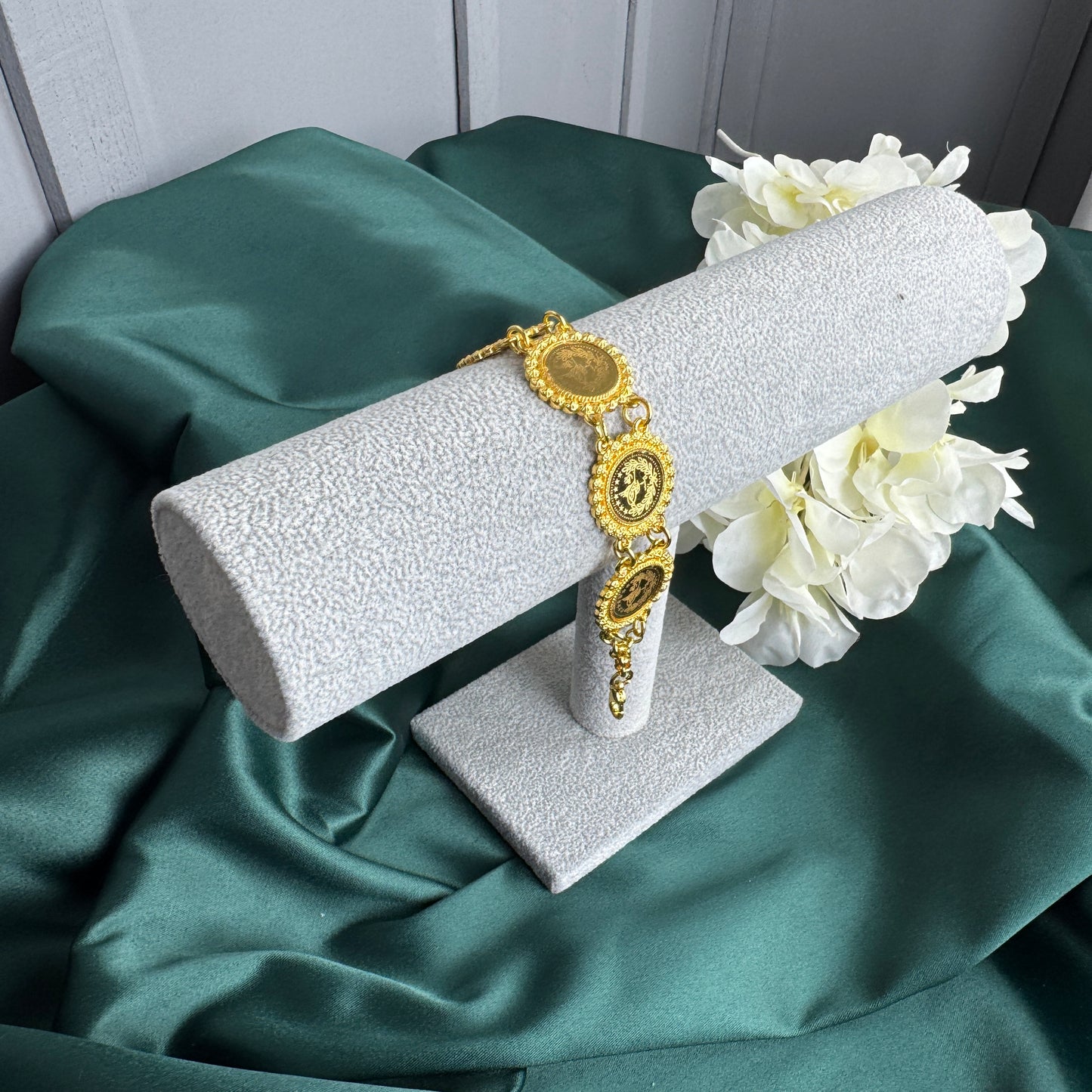 ITALIAN GOLD BRACELET.