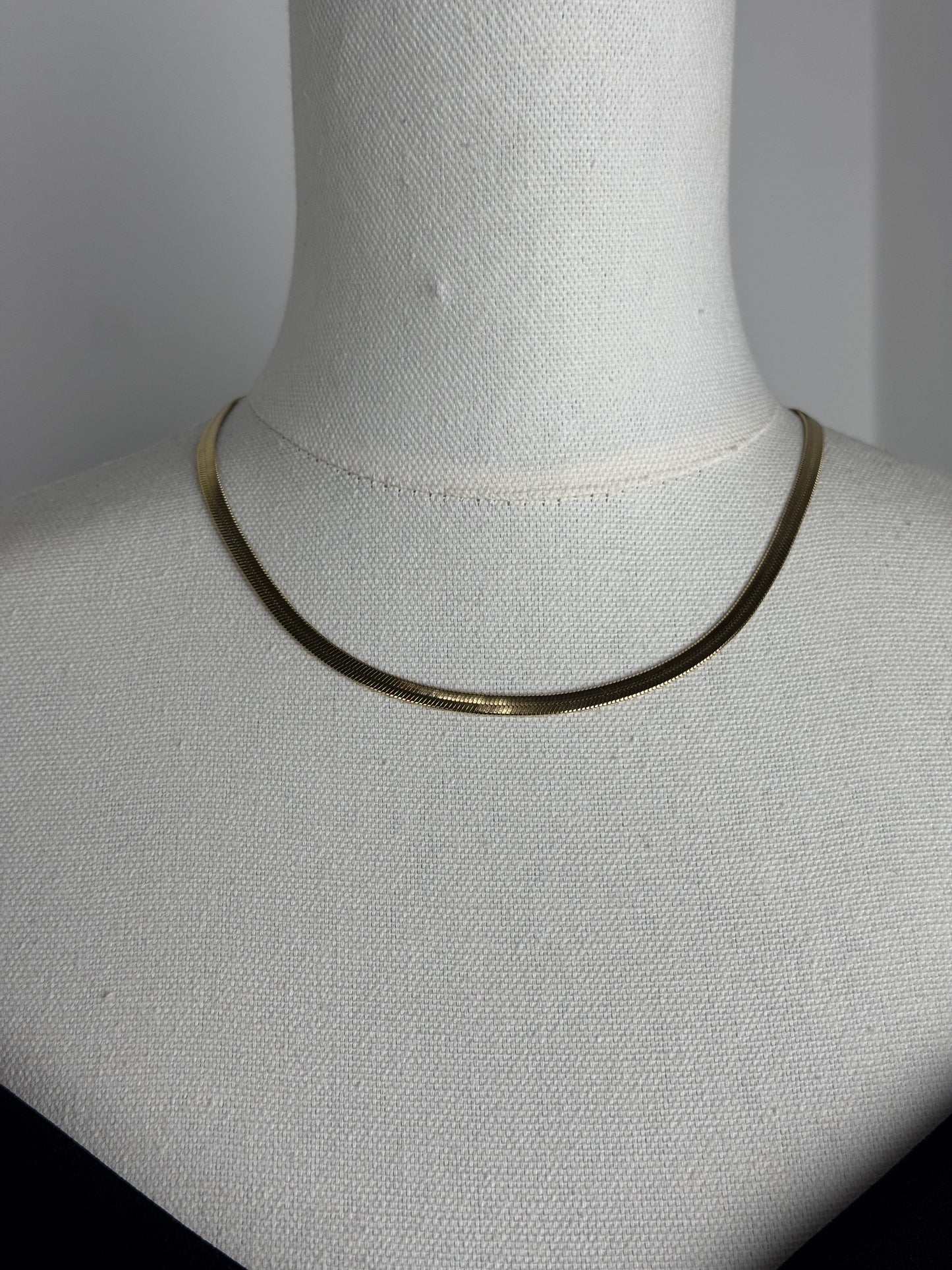 ITALIAN GOLD NECKLACE.