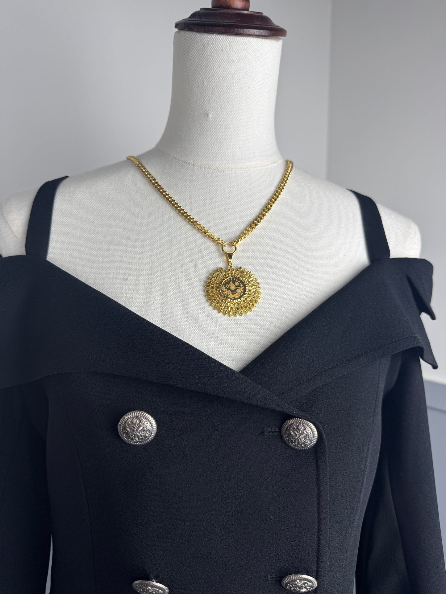ITALIAN GOLD NECKLACE.