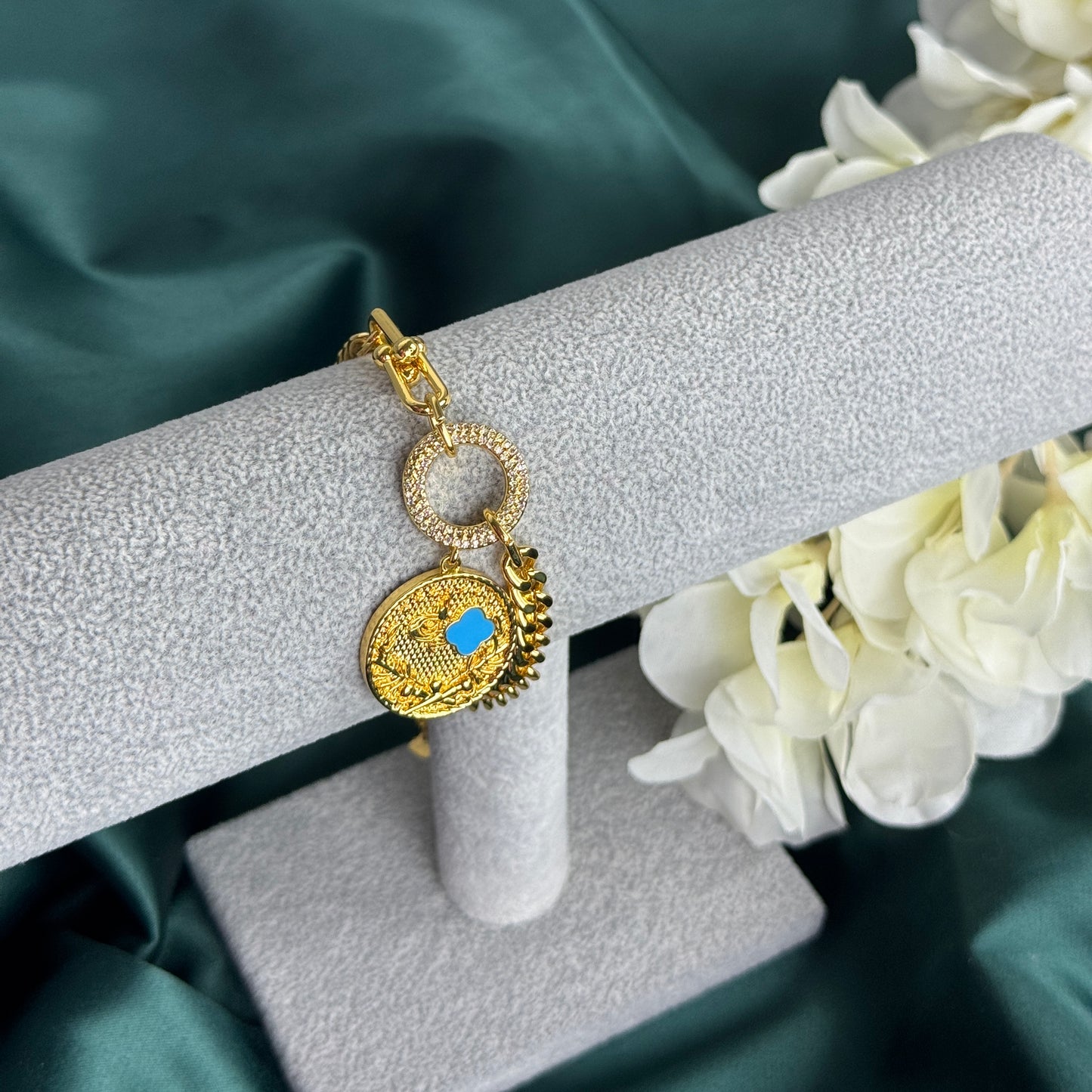 ITALIAN GOLD BRACELET.