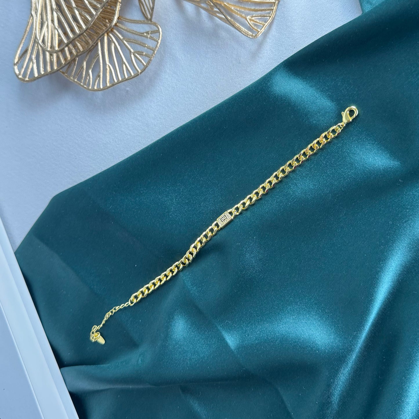 ITALIAN GOLD BRACELET.