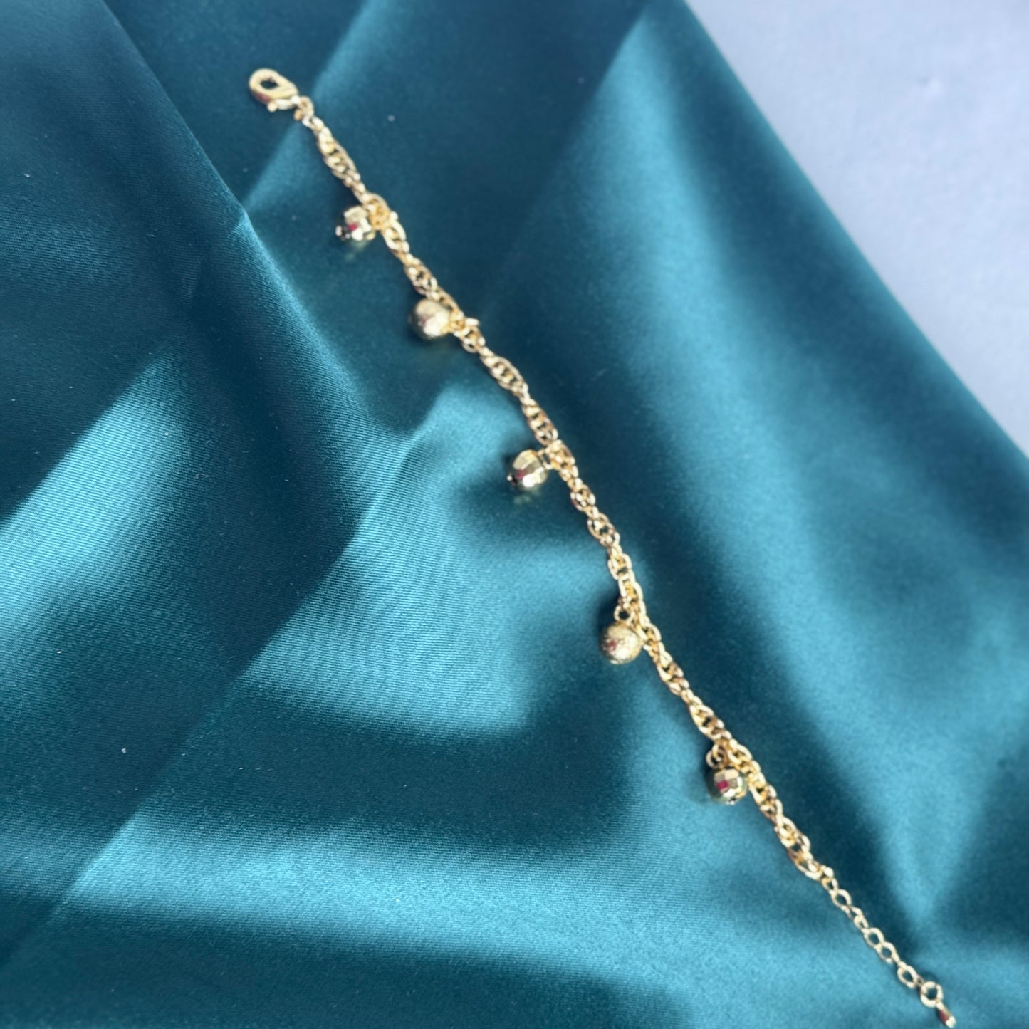 ITALIAN GOLD BRACELET.
