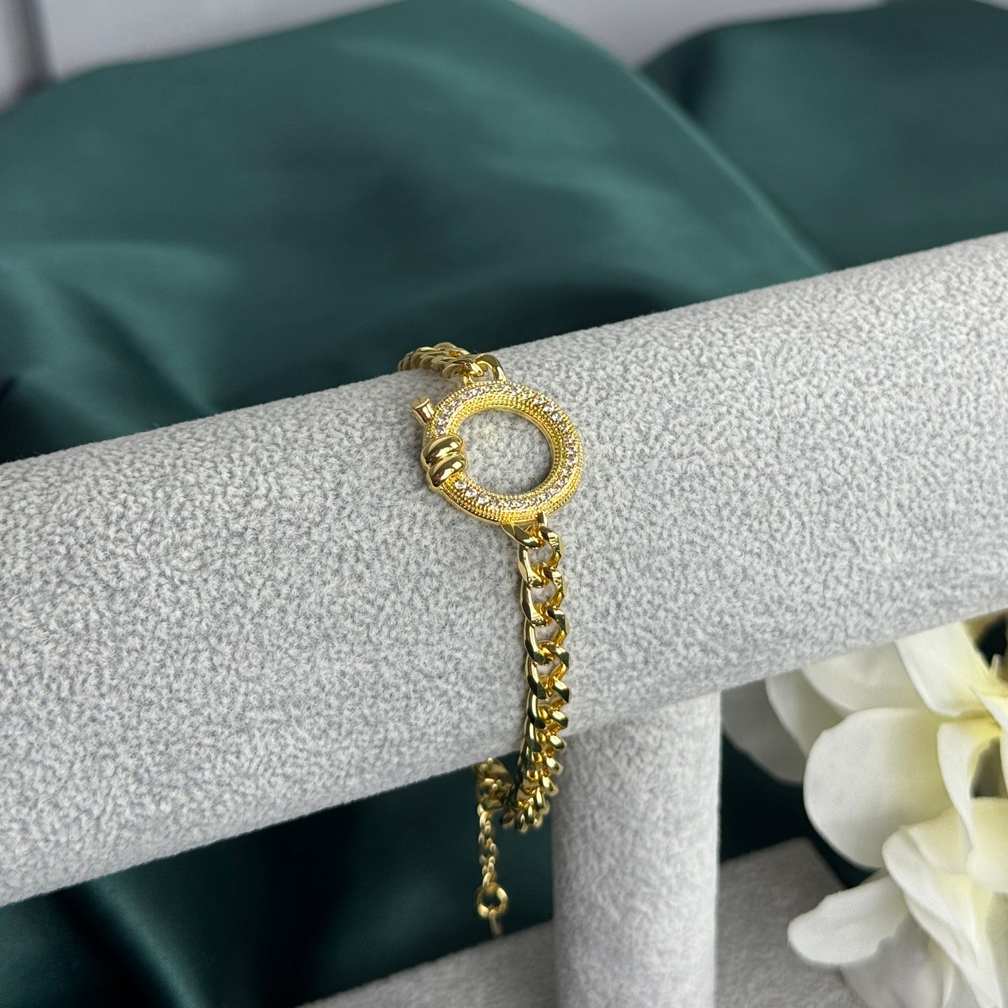ITALIAN GOLD BRACELET.