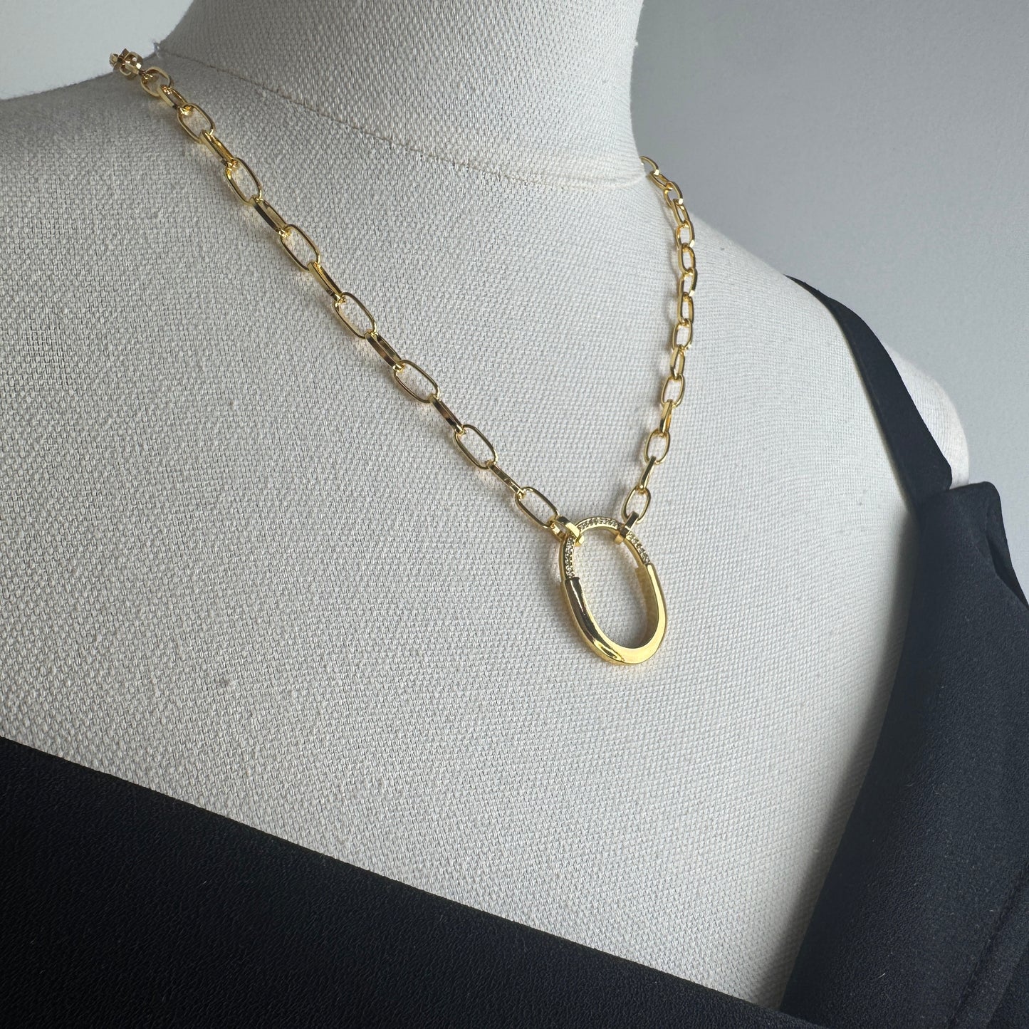 ITALIAN GOLD NECKLACE.