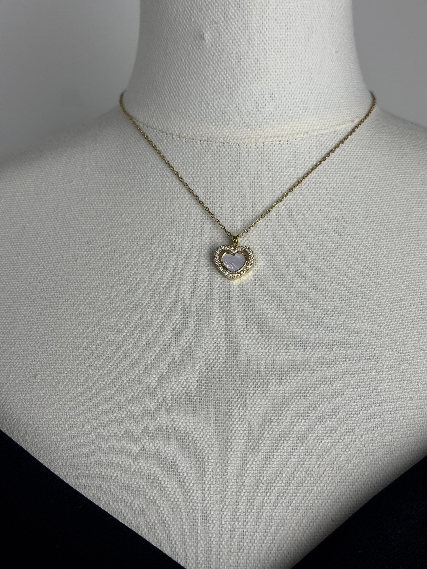 ITALIAN GOLD NECKLACE.