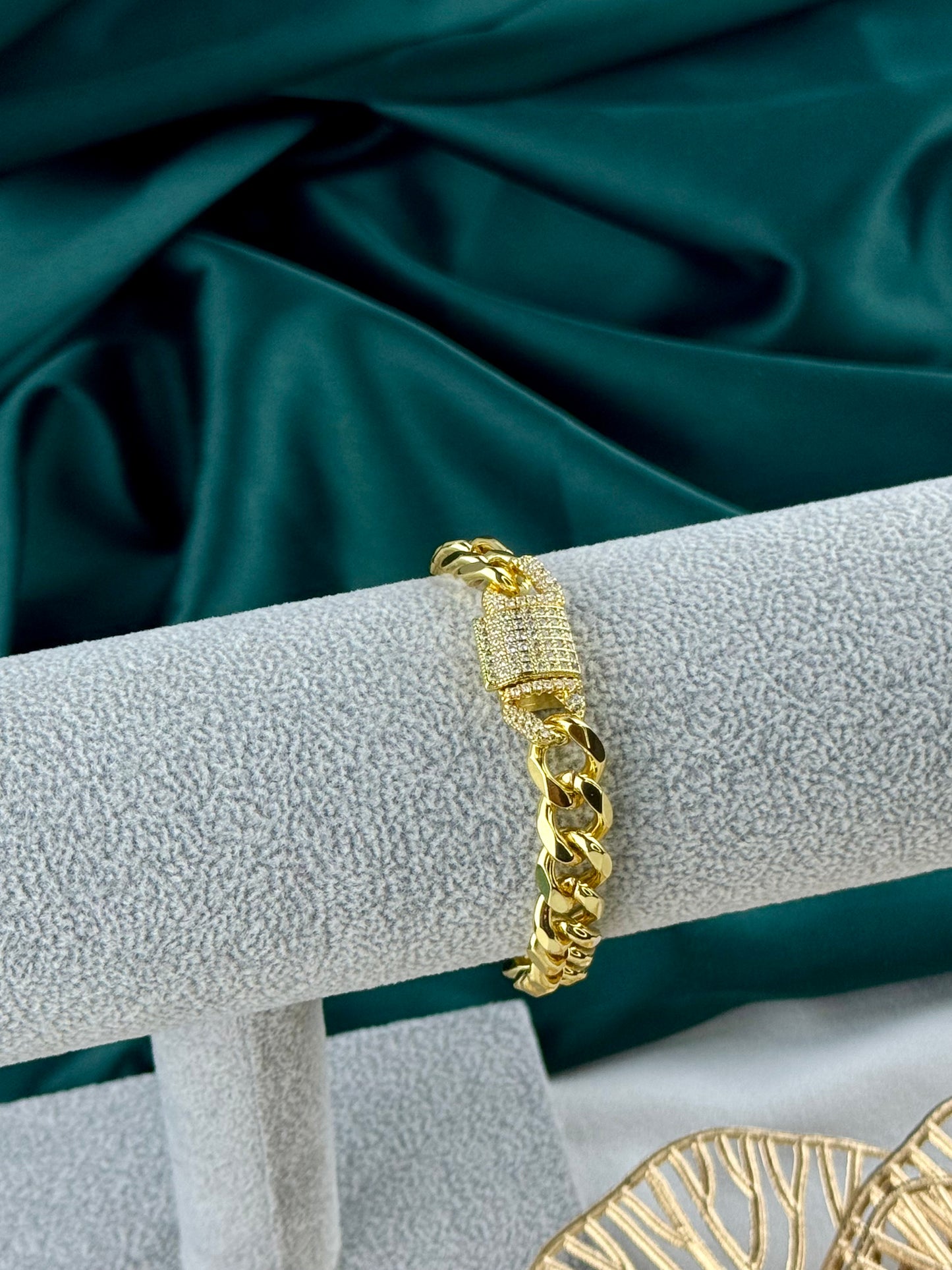 ITALIAN GOLD BRACELET.