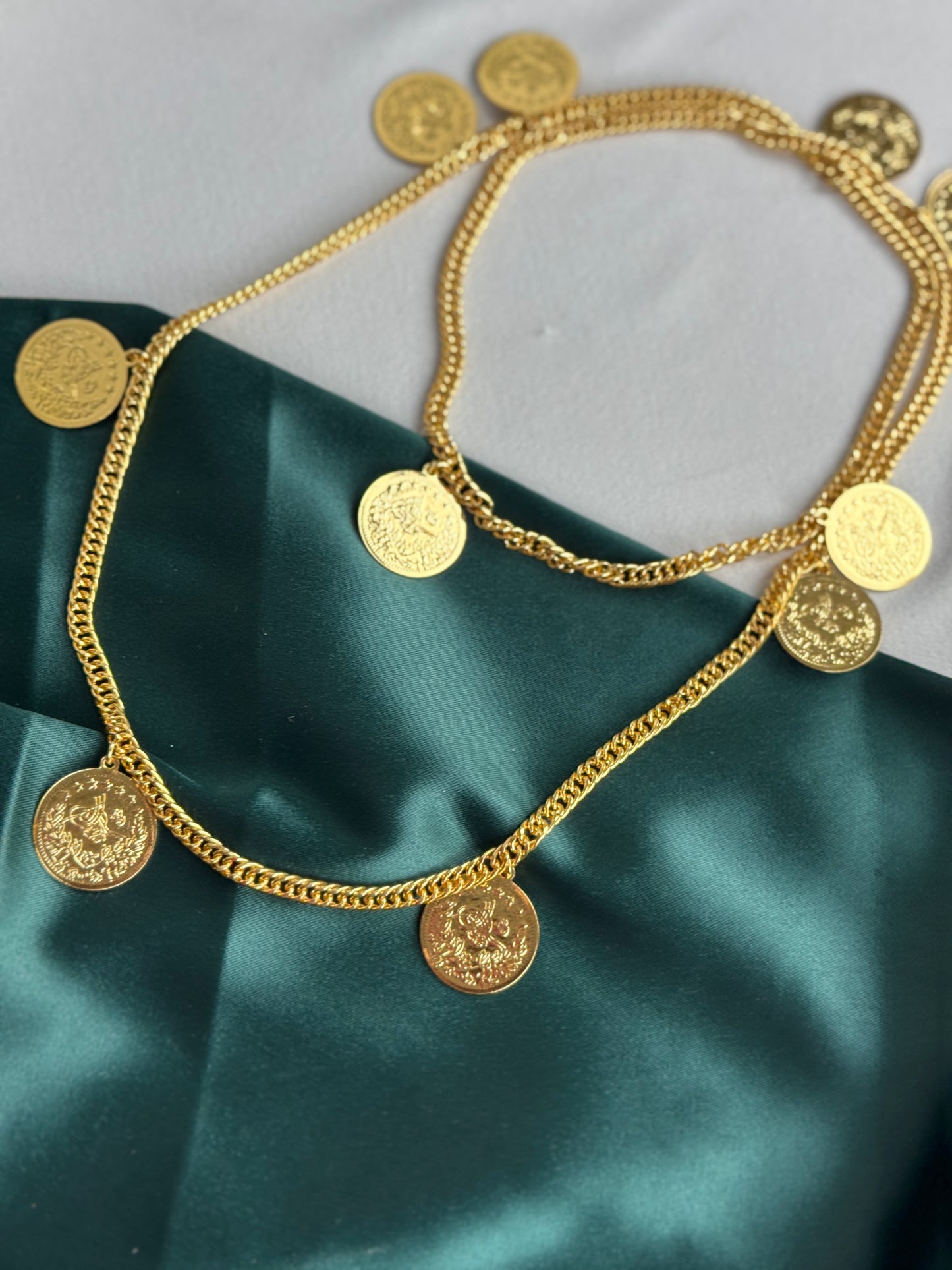 ITALIAN GOLD NECKLACE.