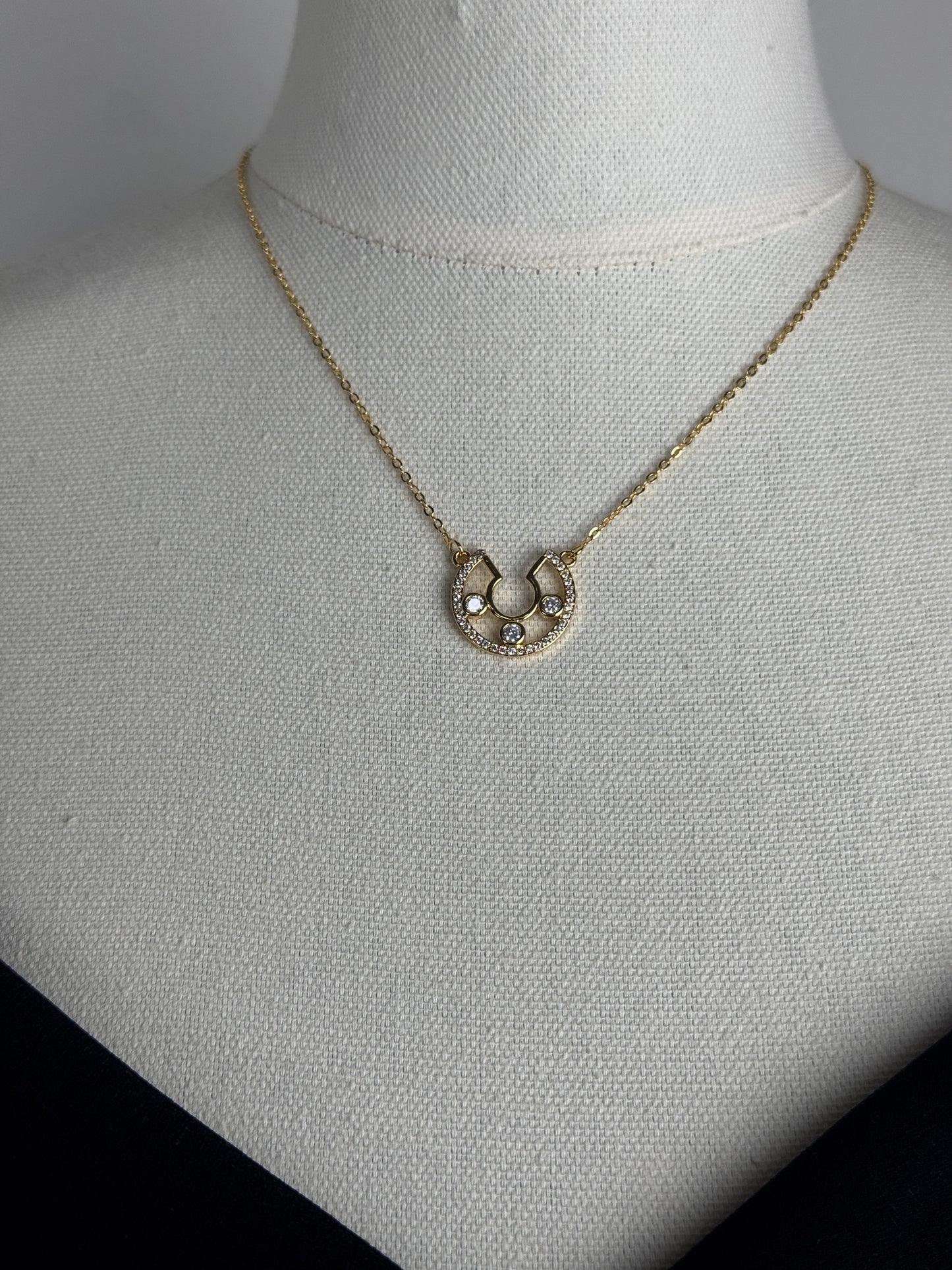 ITALIAN GOLD NECKLACE.