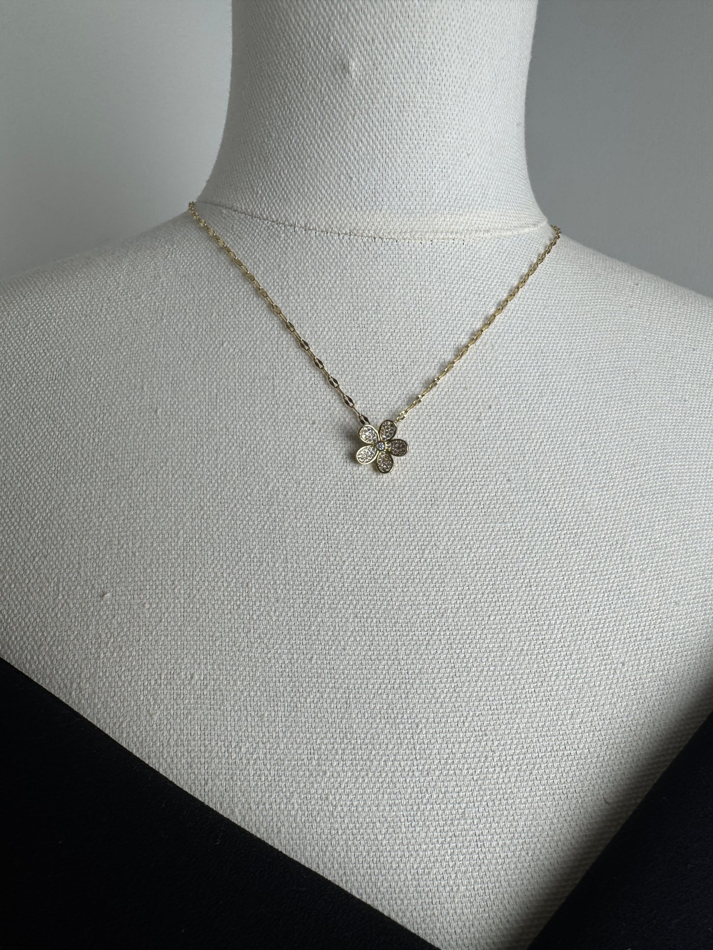 ITALIAN GOLD NECKLACE.