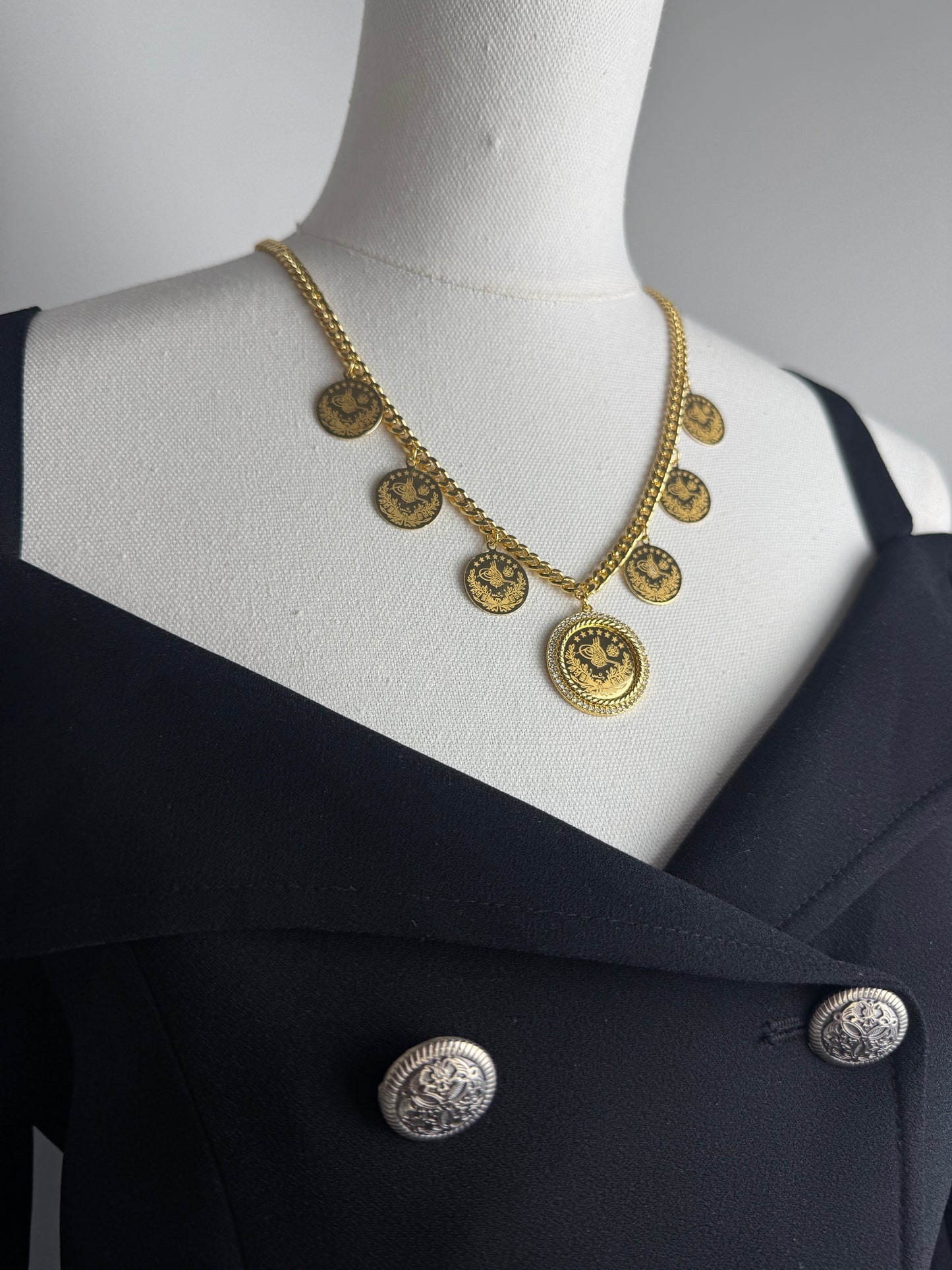 ITALIAN GOLD NECKLACE.