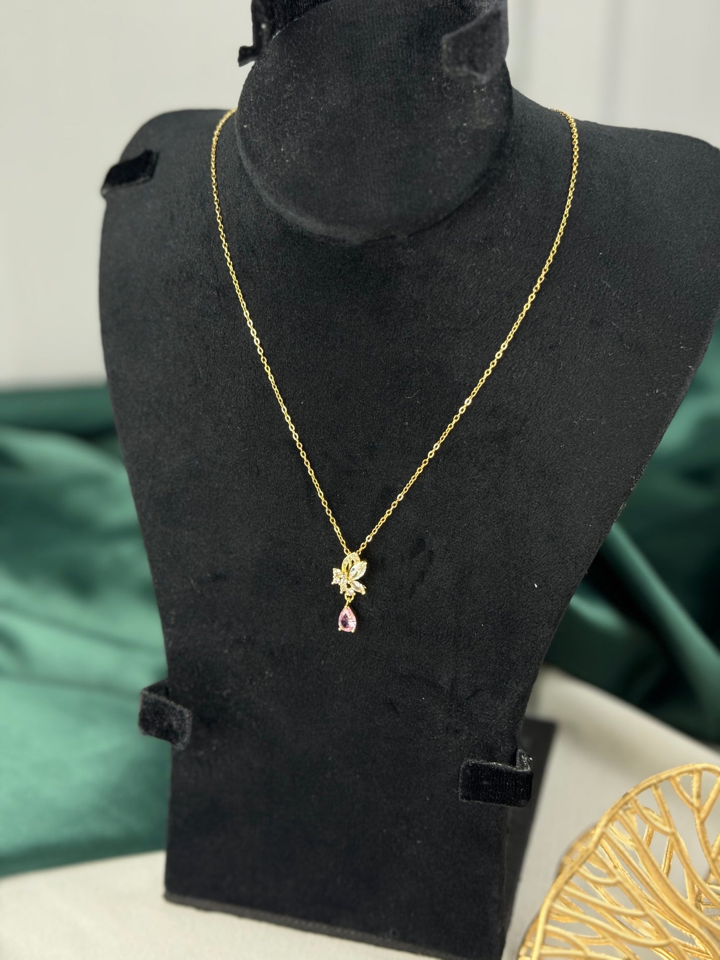 ITALIAN GOLD NECKLACE.