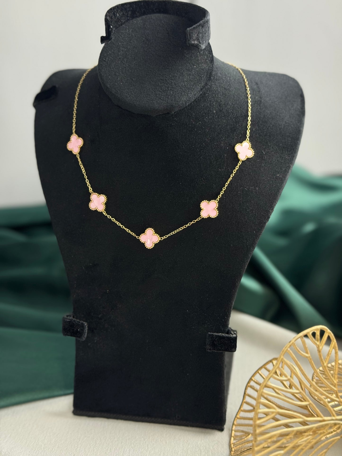 ITALIAN GOLD NECKLACE.