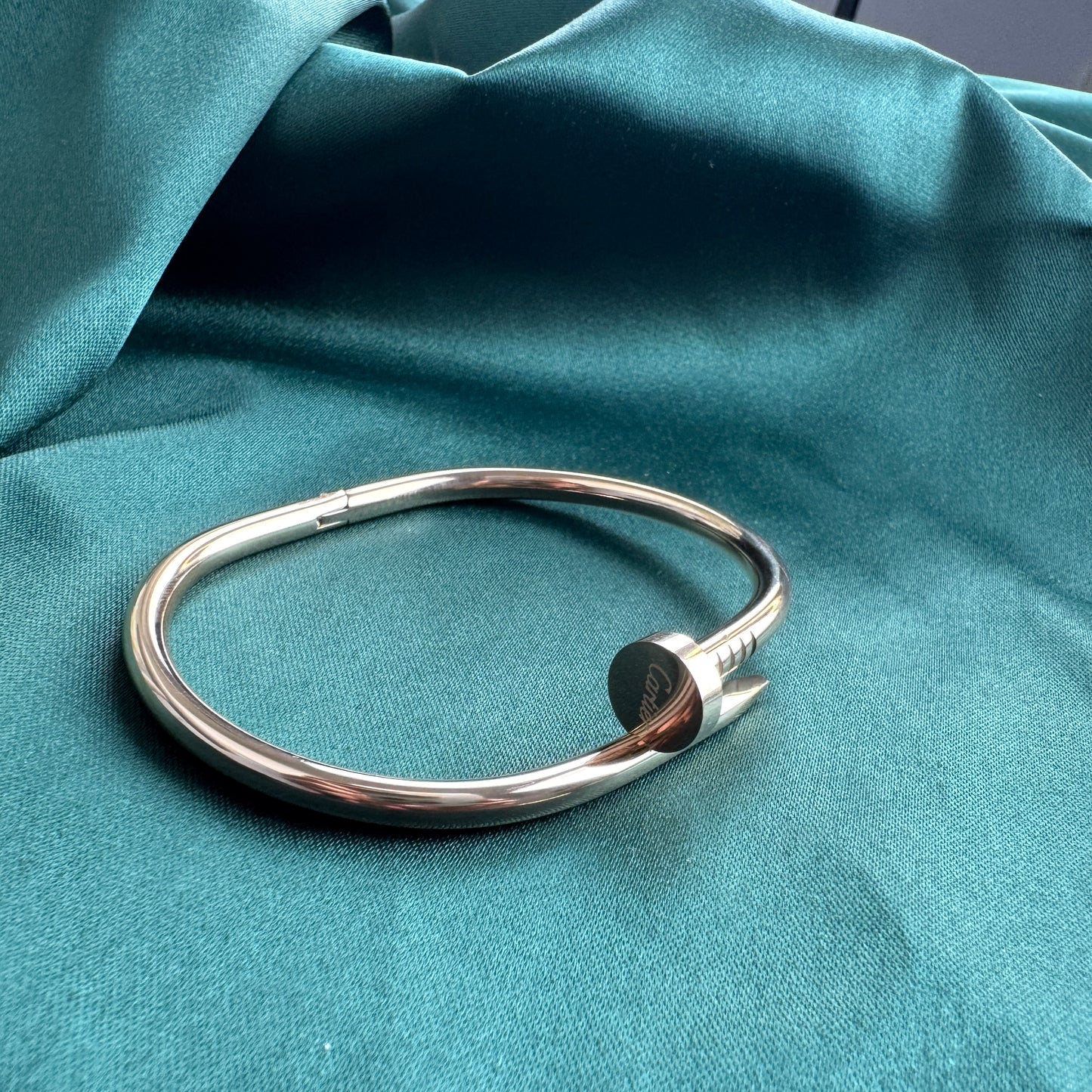 ITALIAN GOLD BANGLE BRACELET