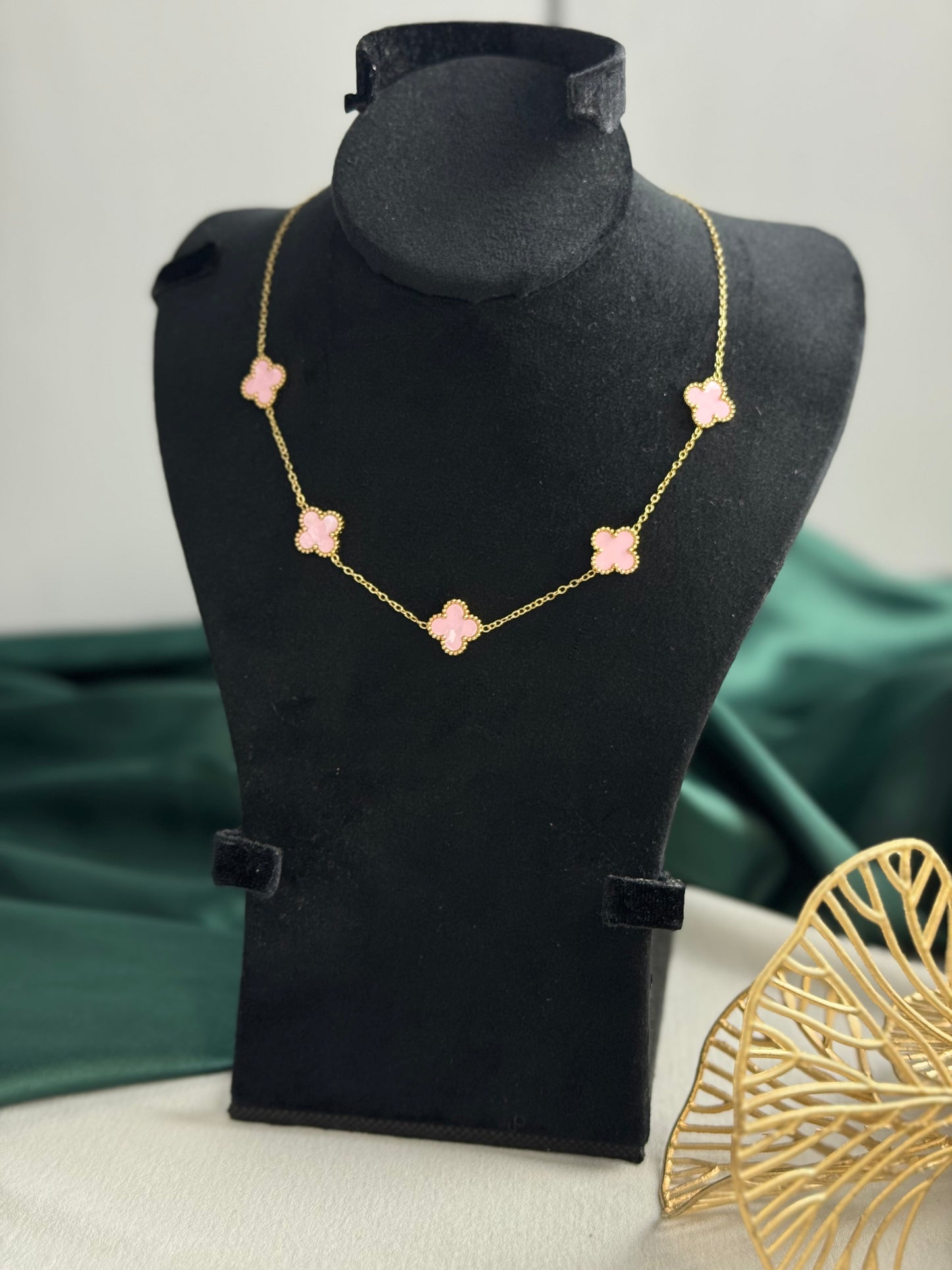 ITALIAN GOLD NECKLACE.