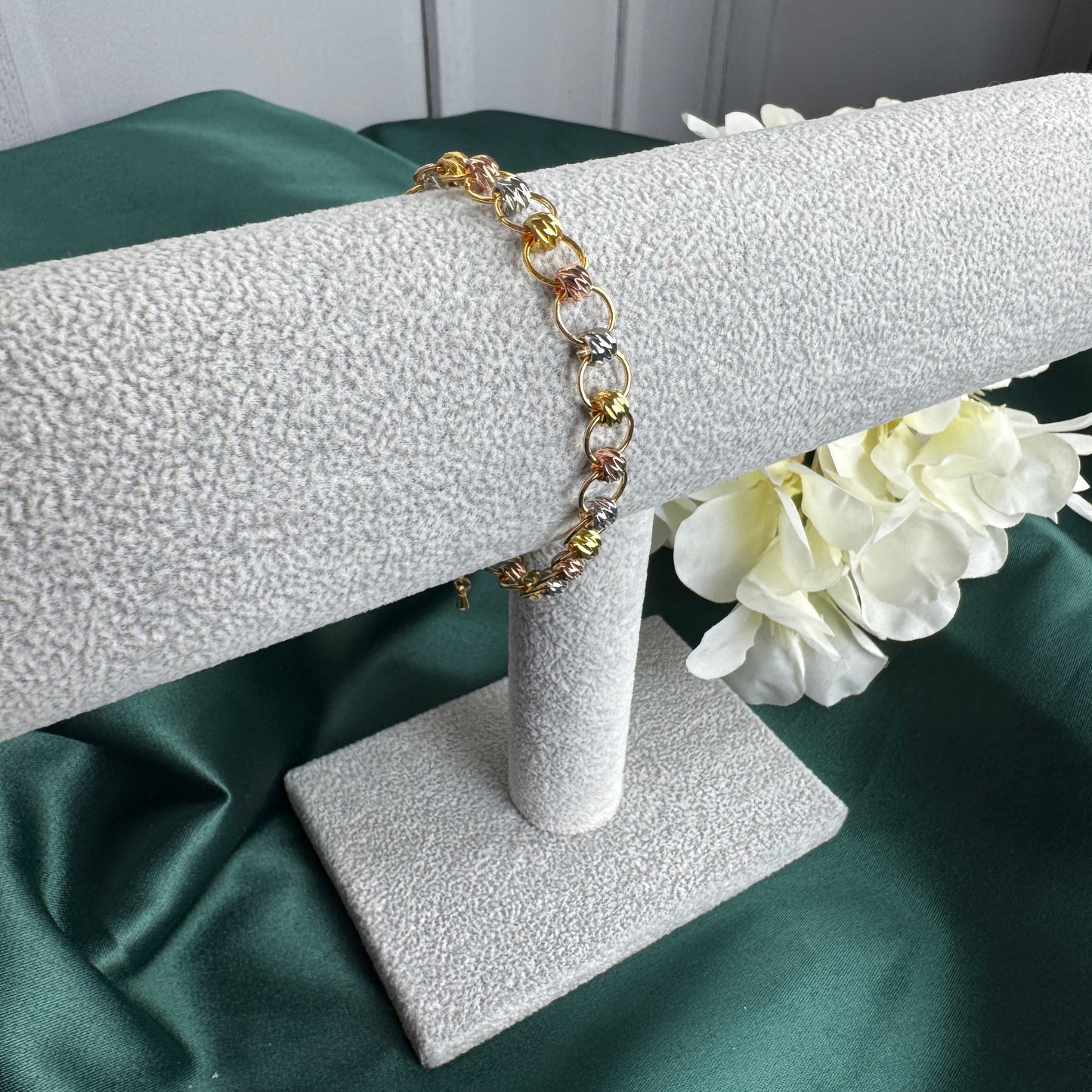 ITALIAN GOLD BRACELET.