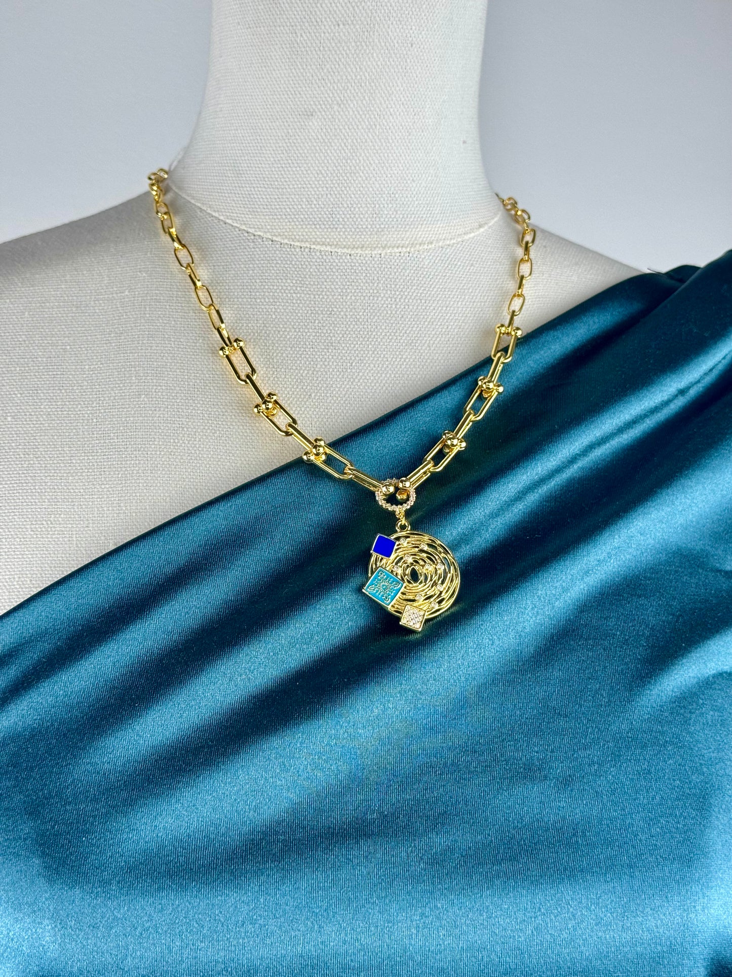 ITALIAN GOLD NECKLACE.
