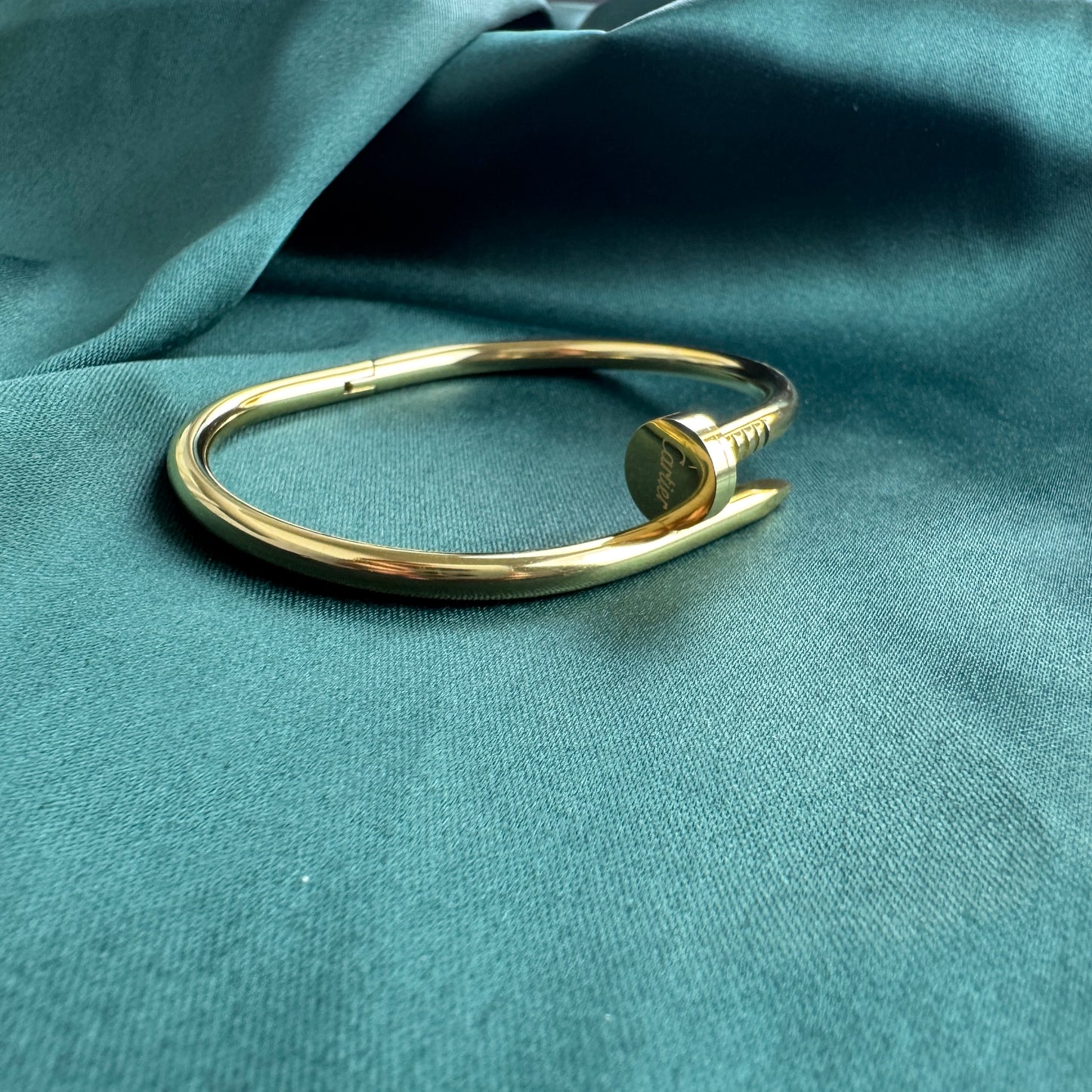 ITALIAN GOLD BANGLE BRACELET