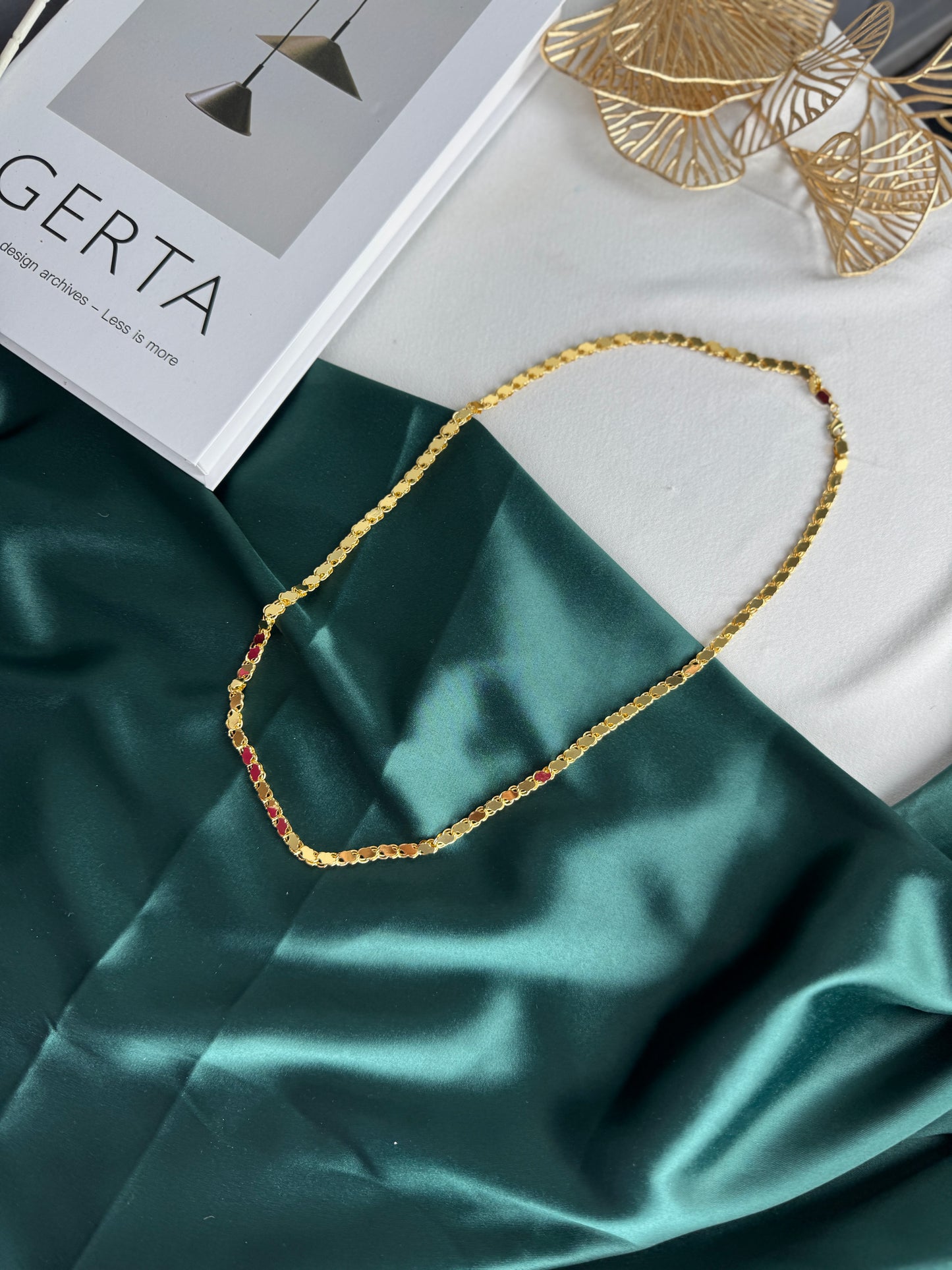 ITALIAN GOLD NECKLACE.