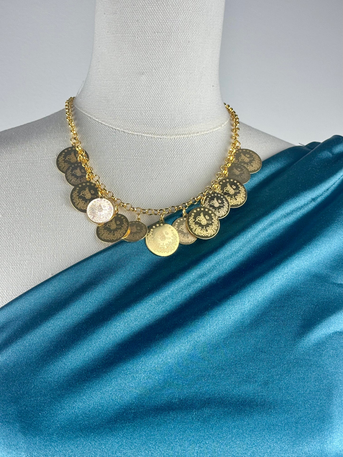 ITALIAN GOLD NECKLACE.