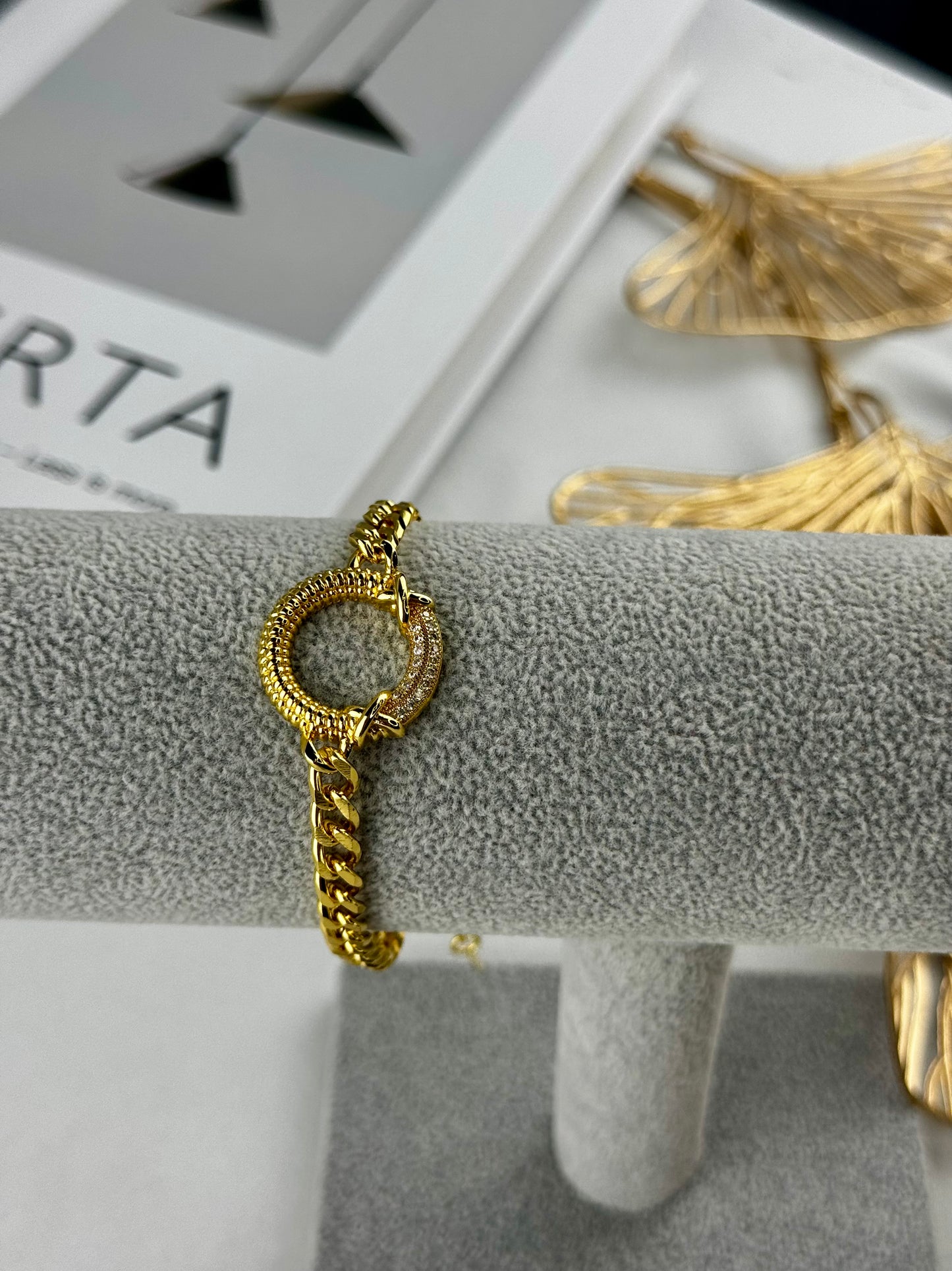 ITALIAN GOLD BRACELET.