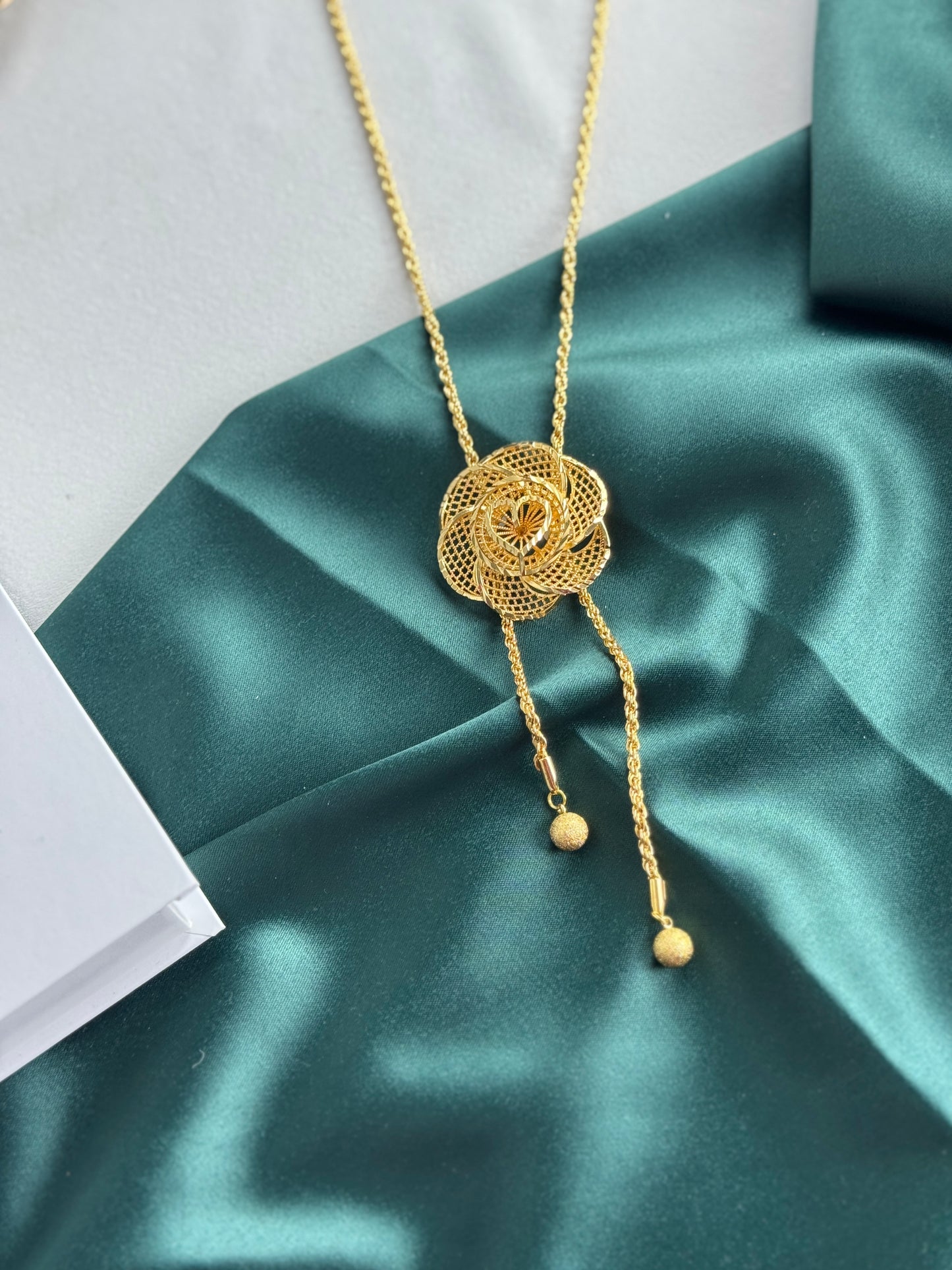 ITALIAN GOLD NECKLACE