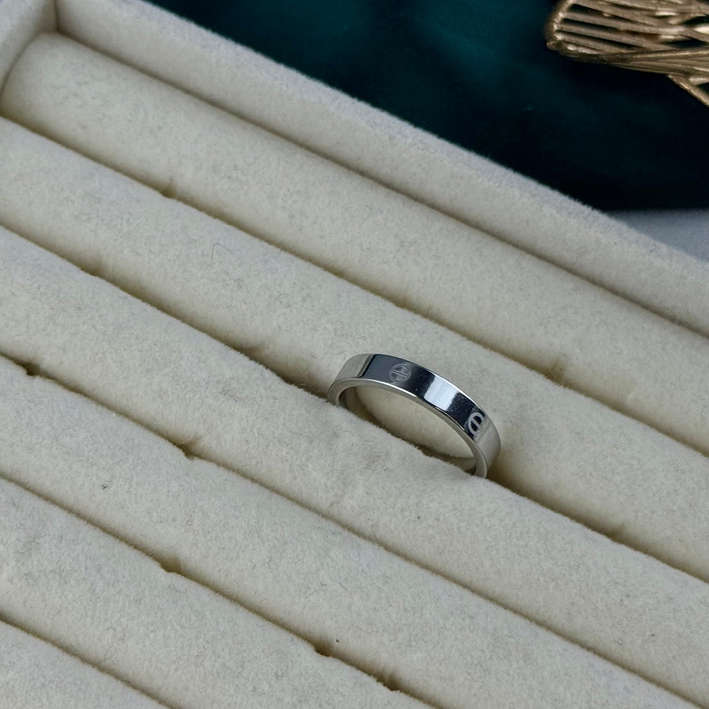 ITALIAN GOLD RINGS.