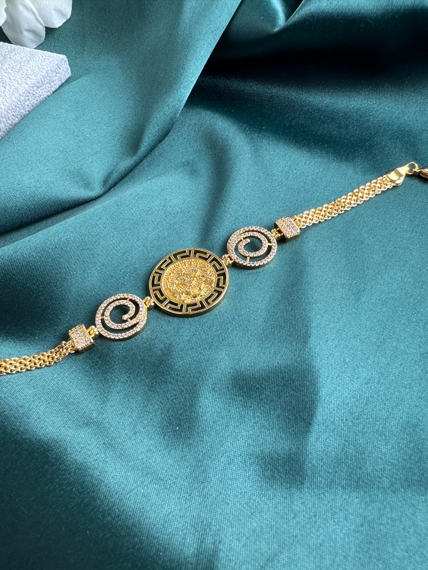 ITALIAN GOLD BRACELET.